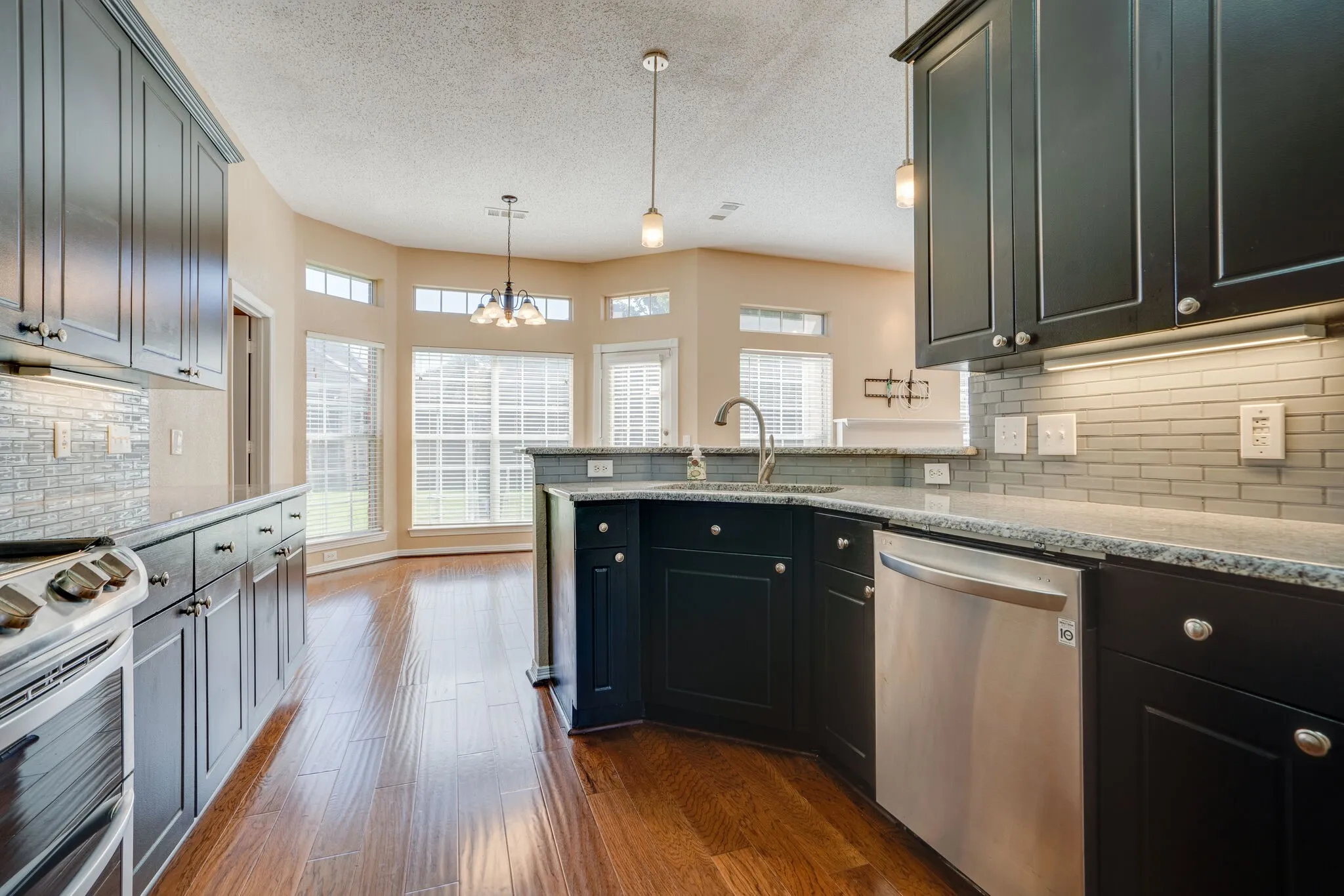 Single Family Residence For Rent in Collin County , 4036 Christopher Way, Plano, Texas 75024, 3 Bedroom, 3 Bathroom, 2 Garage spaces, 2,211 Sqft, built in 1996, mls#21386934, Real Estate Agent in Plano, Homes For Rent in Collin county, Homes For Rent in Plano, Realtor in Plano Texas, Real Estate Brokerage Independent Realty Texas, Luminita Cordes Realtor