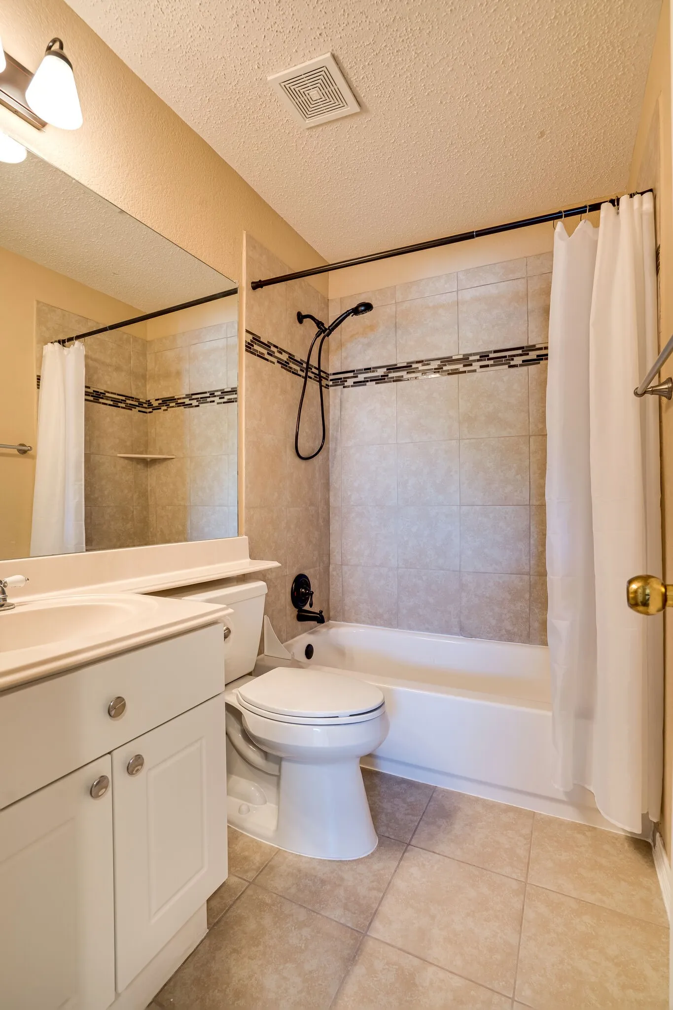 Single Family Residence For Rent in Collin County , 4036 Christopher Way, Plano, Texas 75024, 3 Bedroom, 3 Bathroom, 2 Garage spaces, 2,211 Sqft, built in 1996, mls#21386934, Real Estate Agent in Plano, Homes For Rent in Collin county, Homes For Rent in Plano, Realtor in Plano Texas, Real Estate Brokerage Independent Realty Texas, Luminita Cordes Realtor