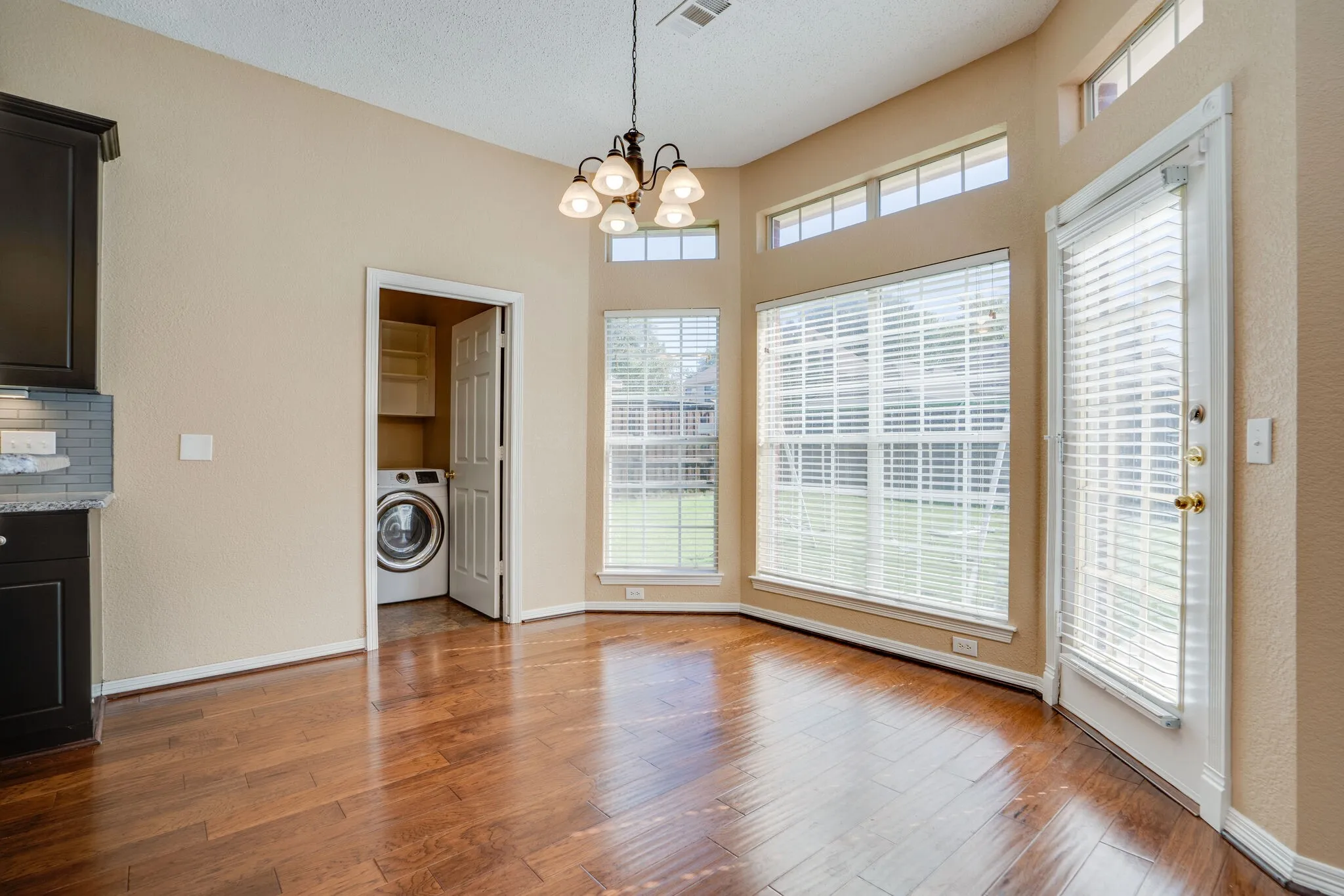 Single Family Residence For Rent in Collin County , 4036 Christopher Way, Plano, Texas 75024, 3 Bedroom, 3 Bathroom, 2 Garage spaces, 2,211 Sqft, built in 1996, mls#21386934, Real Estate Agent in Plano, Homes For Rent in Collin county, Homes For Rent in Plano, Realtor in Plano Texas, Real Estate Brokerage Independent Realty Texas, Luminita Cordes Realtor