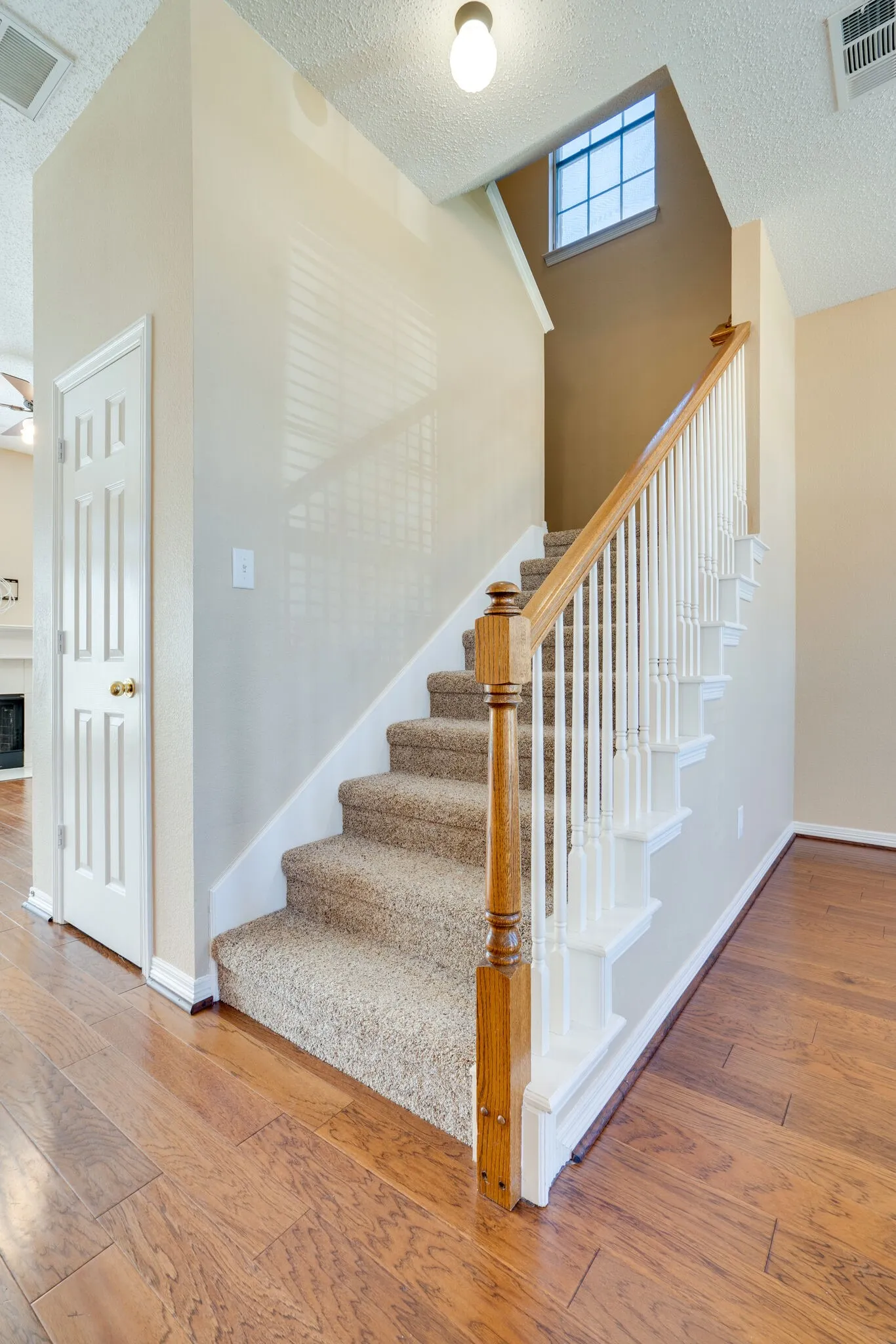 Single Family Residence For Rent in Collin County , 4036 Christopher Way, Plano, Texas 75024, 3 Bedroom, 3 Bathroom, 2 Garage spaces, 2,211 Sqft, built in 1996, mls#21386934, Real Estate Agent in Plano, Homes For Rent in Collin county, Homes For Rent in Plano, Realtor in Plano Texas, Real Estate Brokerage Independent Realty Texas, Luminita Cordes Realtor
