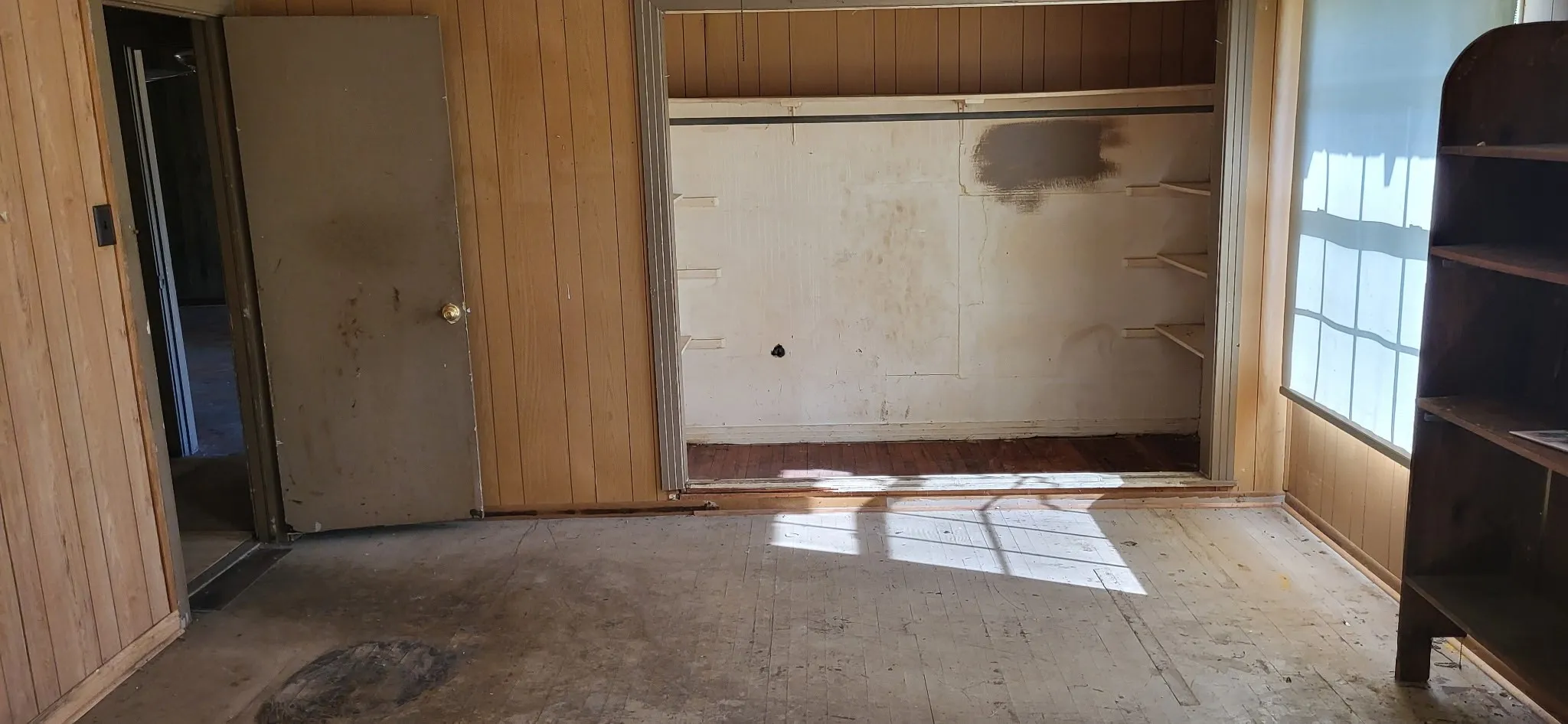 Single Family Residence For Sale in Hopkins County , 1519 Mockingbird Lane, Sulphur Springs, Texas 75482, 2 Bedroom, 1 Bathroom, 1 Garage spaces, 1,208 Sqft, built in 1950, mls#21386909, Real Estate Agent in Sulphur Springs, Homes For Sale in Hopkins county, Homes For Sale in Sulphur Springs, Realtor in Sulphur Springs Texas, Real Estate Brokerage Independent Realty Texas, Luminita Cordes Realtor