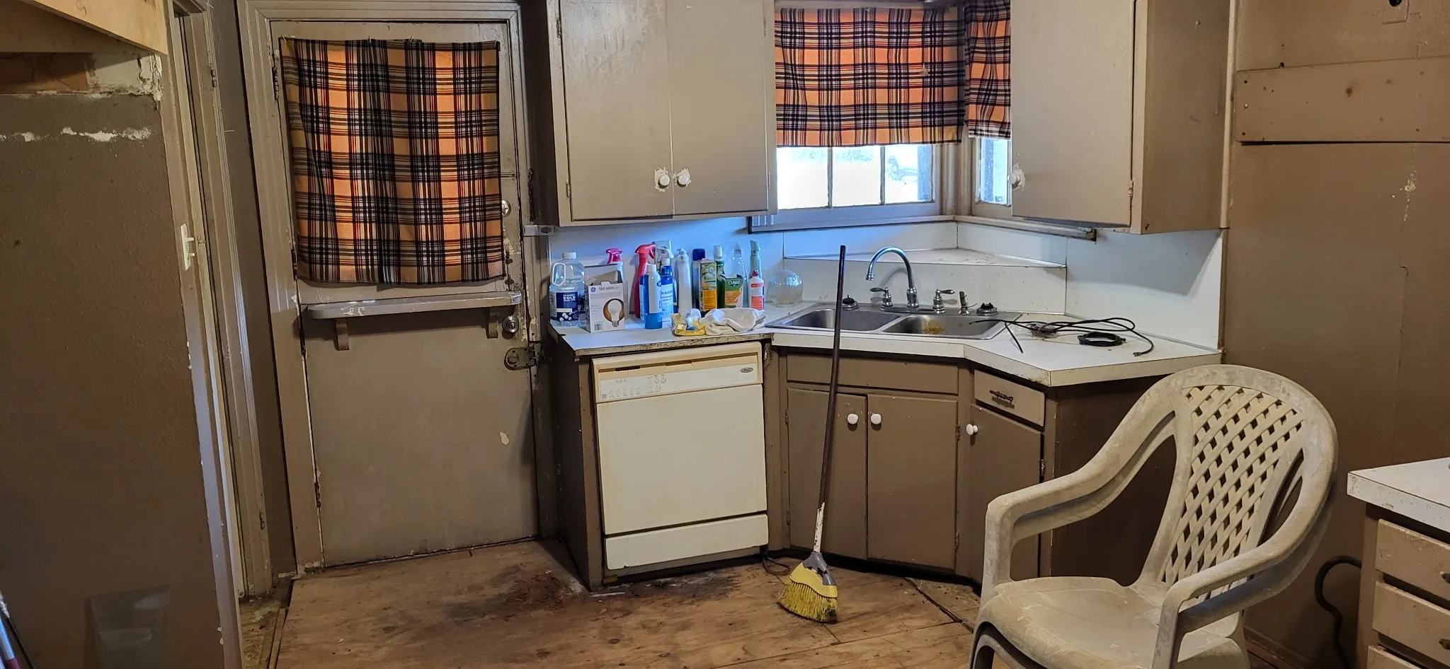Single Family Residence For Sale in Hopkins County , 1519 Mockingbird Lane, Sulphur Springs, Texas 75482, 2 Bedroom, 1 Bathroom, 1 Garage spaces, 1,208 Sqft, built in 1950, mls#21386909, Real Estate Agent in Sulphur Springs, Homes For Sale in Hopkins county, Homes For Sale in Sulphur Springs, Realtor in Sulphur Springs Texas, Real Estate Brokerage Independent Realty Texas, Luminita Cordes Realtor