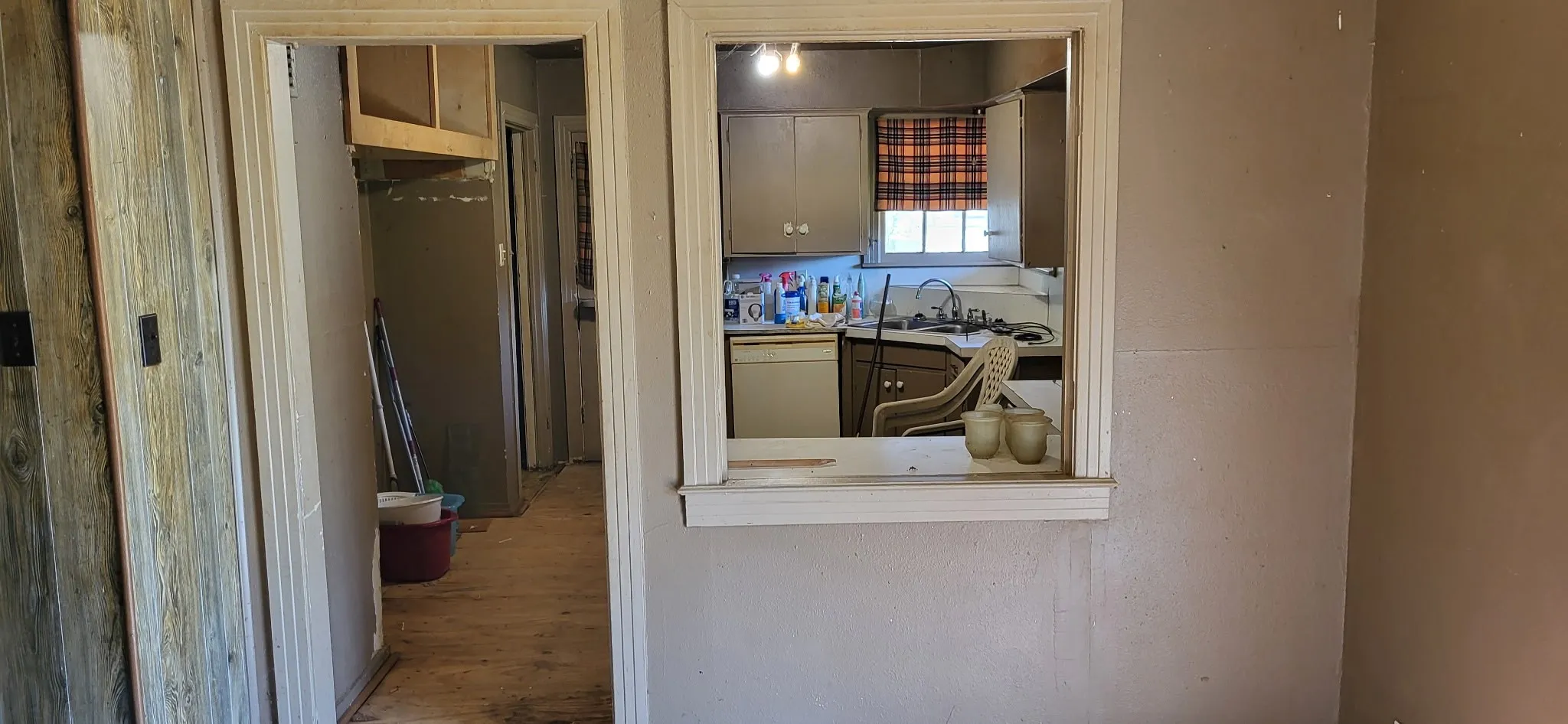 Single Family Residence For Sale in Hopkins County , 1519 Mockingbird Lane, Sulphur Springs, Texas 75482, 2 Bedroom, 1 Bathroom, 1 Garage spaces, 1,208 Sqft, built in 1950, mls#21386909, Real Estate Agent in Sulphur Springs, Homes For Sale in Hopkins county, Homes For Sale in Sulphur Springs, Realtor in Sulphur Springs Texas, Real Estate Brokerage Independent Realty Texas, Luminita Cordes Realtor
