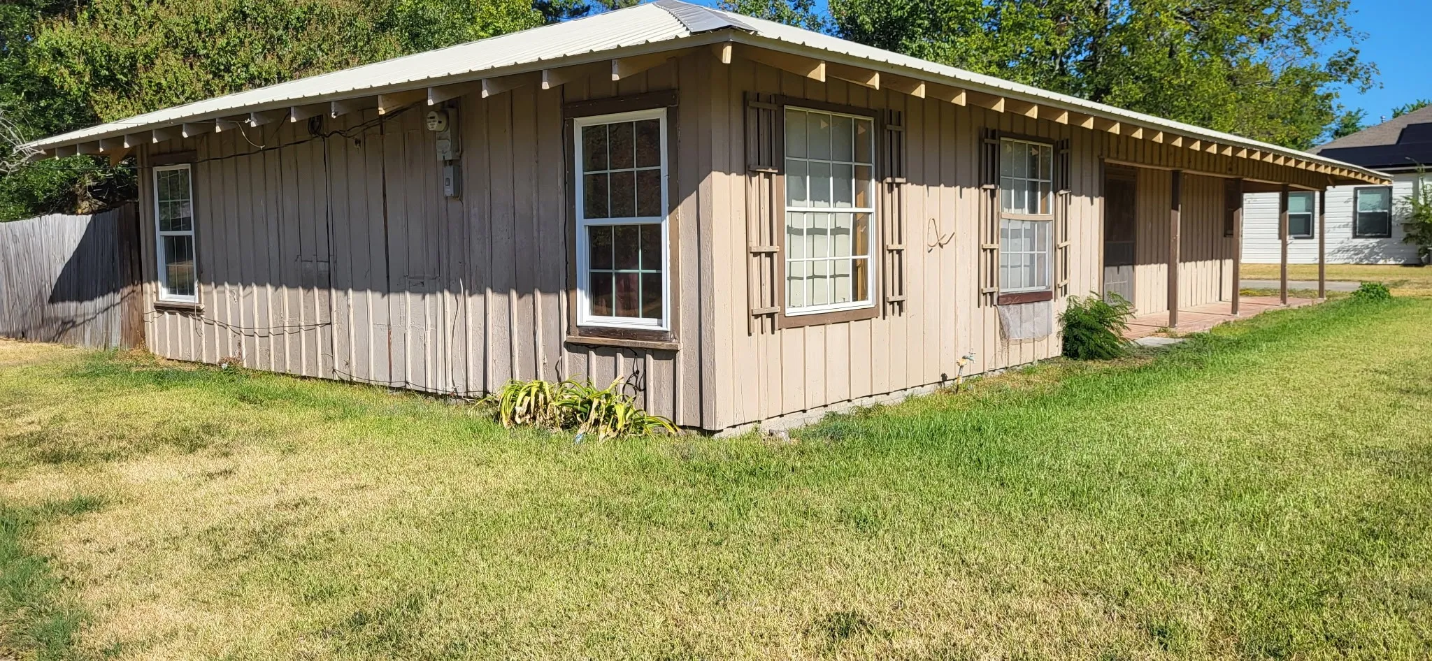 Single Family Residence For Sale in Hopkins County , 1519 Mockingbird Lane, Sulphur Springs, Texas 75482, 2 Bedroom, 1 Bathroom, 1 Garage spaces, 1,208 Sqft, built in 1950, mls#21386909, Real Estate Agent in Sulphur Springs, Homes For Sale in Hopkins county, Homes For Sale in Sulphur Springs, Realtor in Sulphur Springs Texas, Real Estate Brokerage Independent Realty Texas, Luminita Cordes Realtor