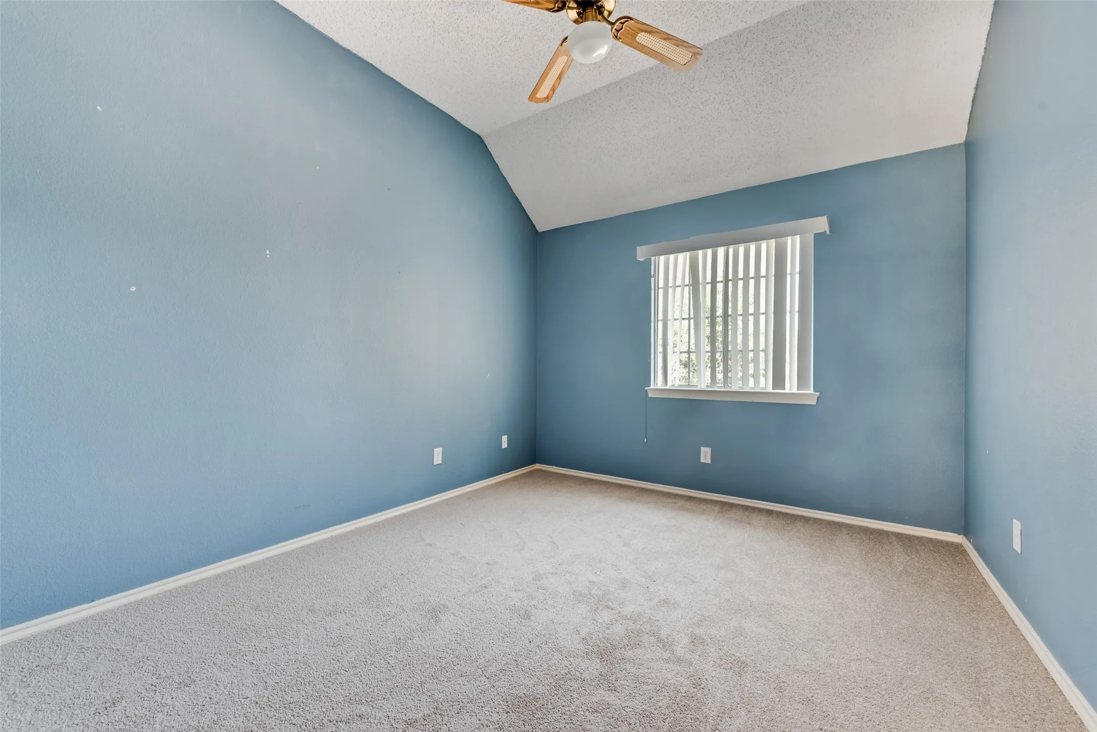 Single Family Residence For Rent in Collin County , 1909 Smith Drive, Plano, Texas 75023, 4 Bedroom, 3 Bathroom, 2 Garage spaces, 2,499 Sqft, built in 1991, mls#21386942, Real Estate Agent in Plano, Homes For Rent in Collin county, Homes For Rent in Plano, Realtor in Plano Texas, Real Estate Brokerage Independent Realty Texas, Luminita Cordes Realtor
