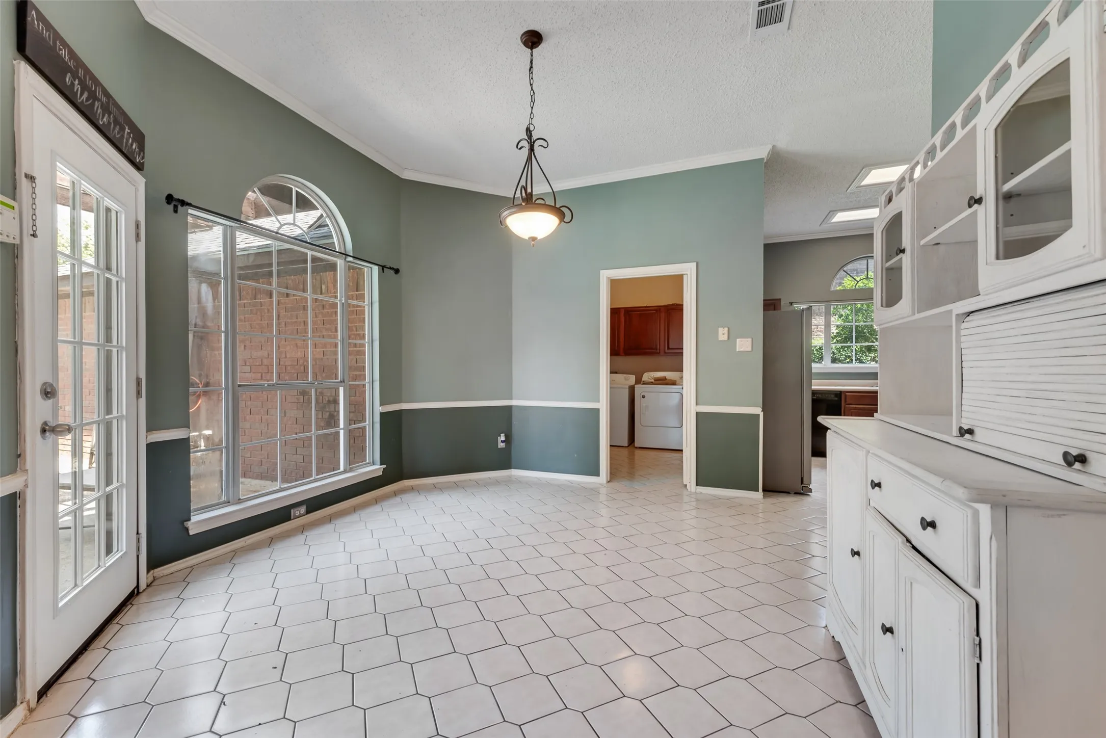 Single Family Residence For Rent in Collin County , 1909 Smith Drive, Plano, Texas 75023, 4 Bedroom, 3 Bathroom, 2 Garage spaces, 2,499 Sqft, built in 1991, mls#21386942, Real Estate Agent in Plano, Homes For Rent in Collin county, Homes For Rent in Plano, Realtor in Plano Texas, Real Estate Brokerage Independent Realty Texas, Luminita Cordes Realtor