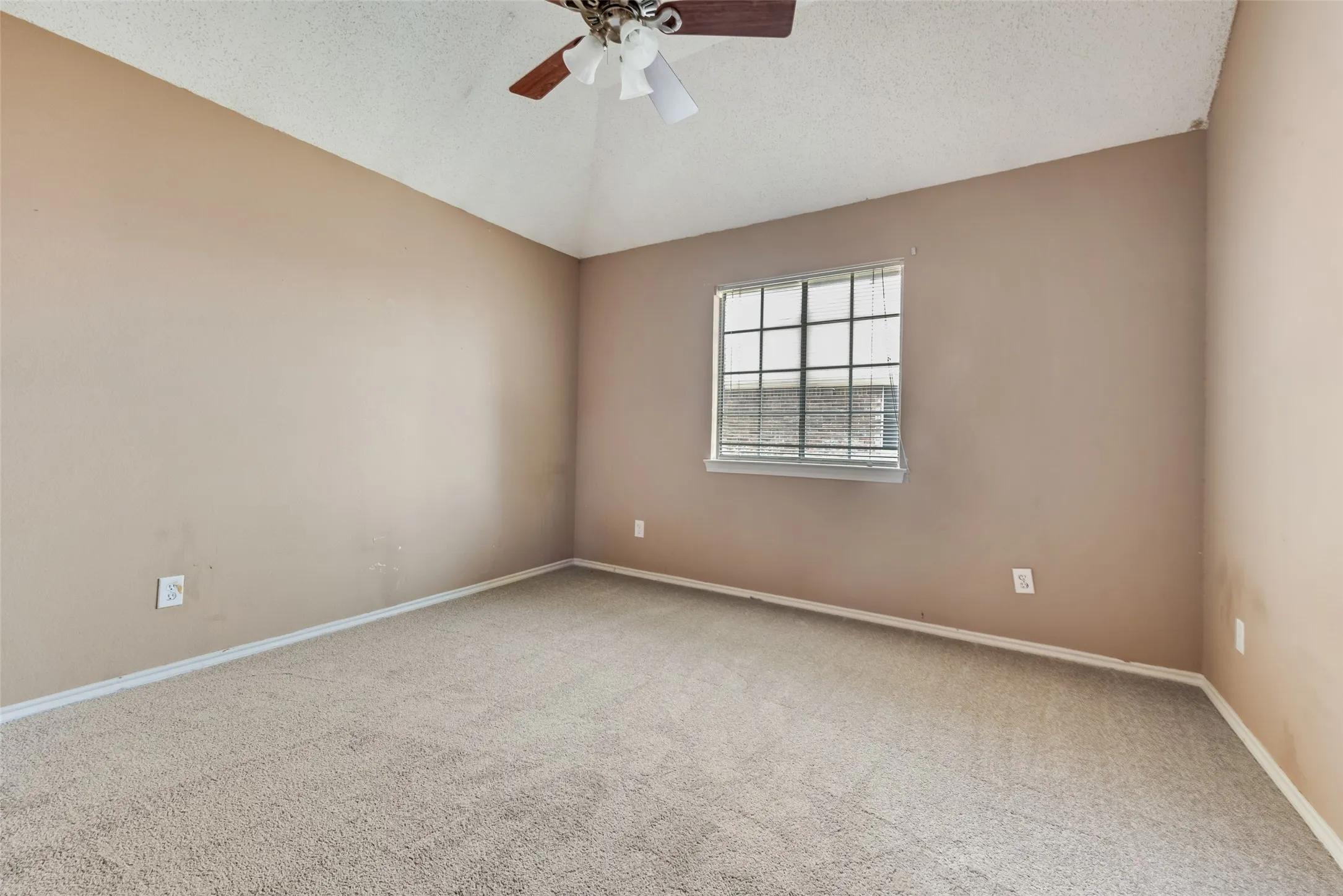 Single Family Residence For Rent in Collin County , 1909 Smith Drive, Plano, Texas 75023, 4 Bedroom, 3 Bathroom, 2 Garage spaces, 2,499 Sqft, built in 1991, mls#21386942, Real Estate Agent in Plano, Homes For Rent in Collin county, Homes For Rent in Plano, Realtor in Plano Texas, Real Estate Brokerage Independent Realty Texas, Luminita Cordes Realtor
