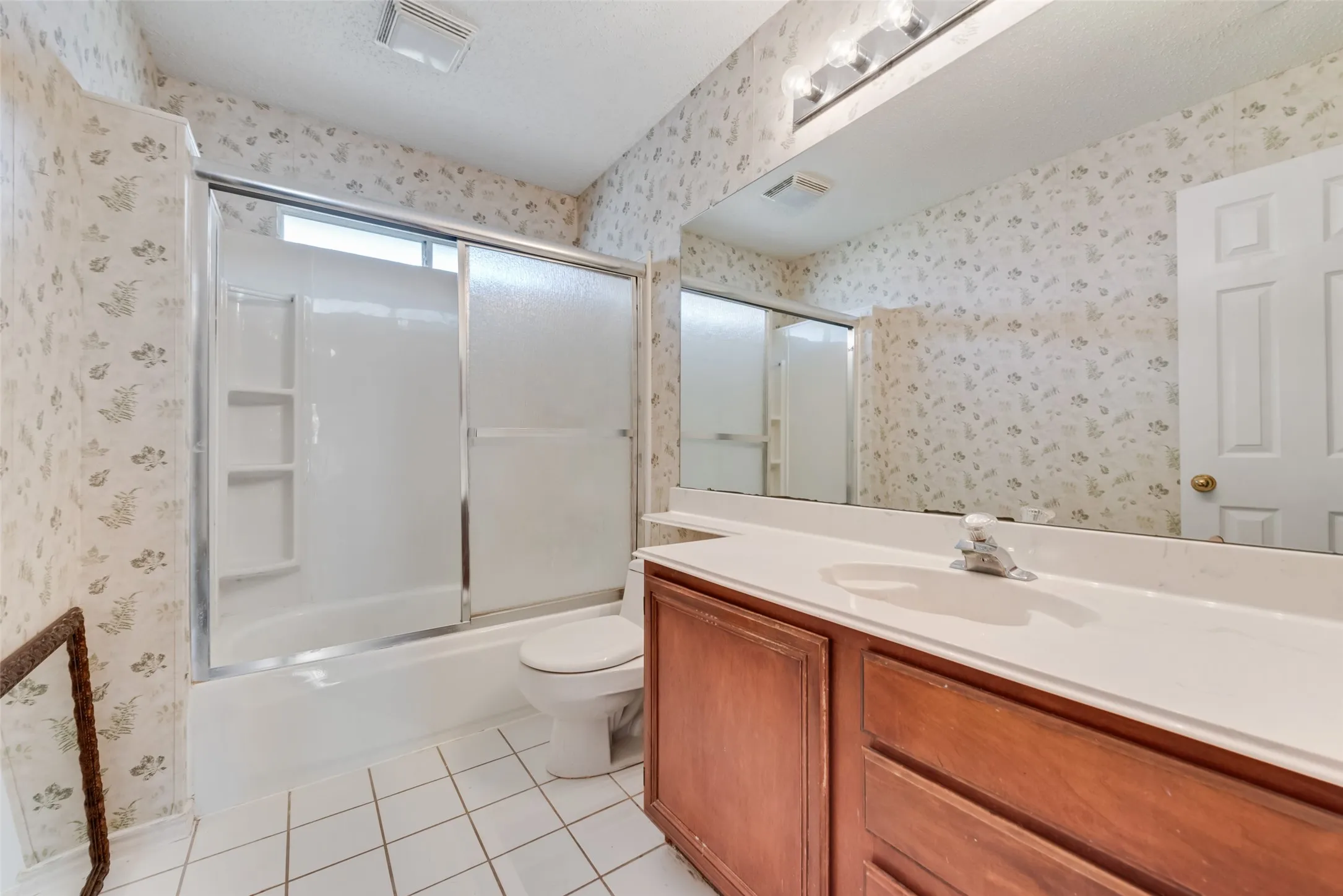 Single Family Residence For Rent in Collin County , 1909 Smith Drive, Plano, Texas 75023, 4 Bedroom, 3 Bathroom, 2 Garage spaces, 2,499 Sqft, built in 1991, mls#21386942, Real Estate Agent in Plano, Homes For Rent in Collin county, Homes For Rent in Plano, Realtor in Plano Texas, Real Estate Brokerage Independent Realty Texas, Luminita Cordes Realtor