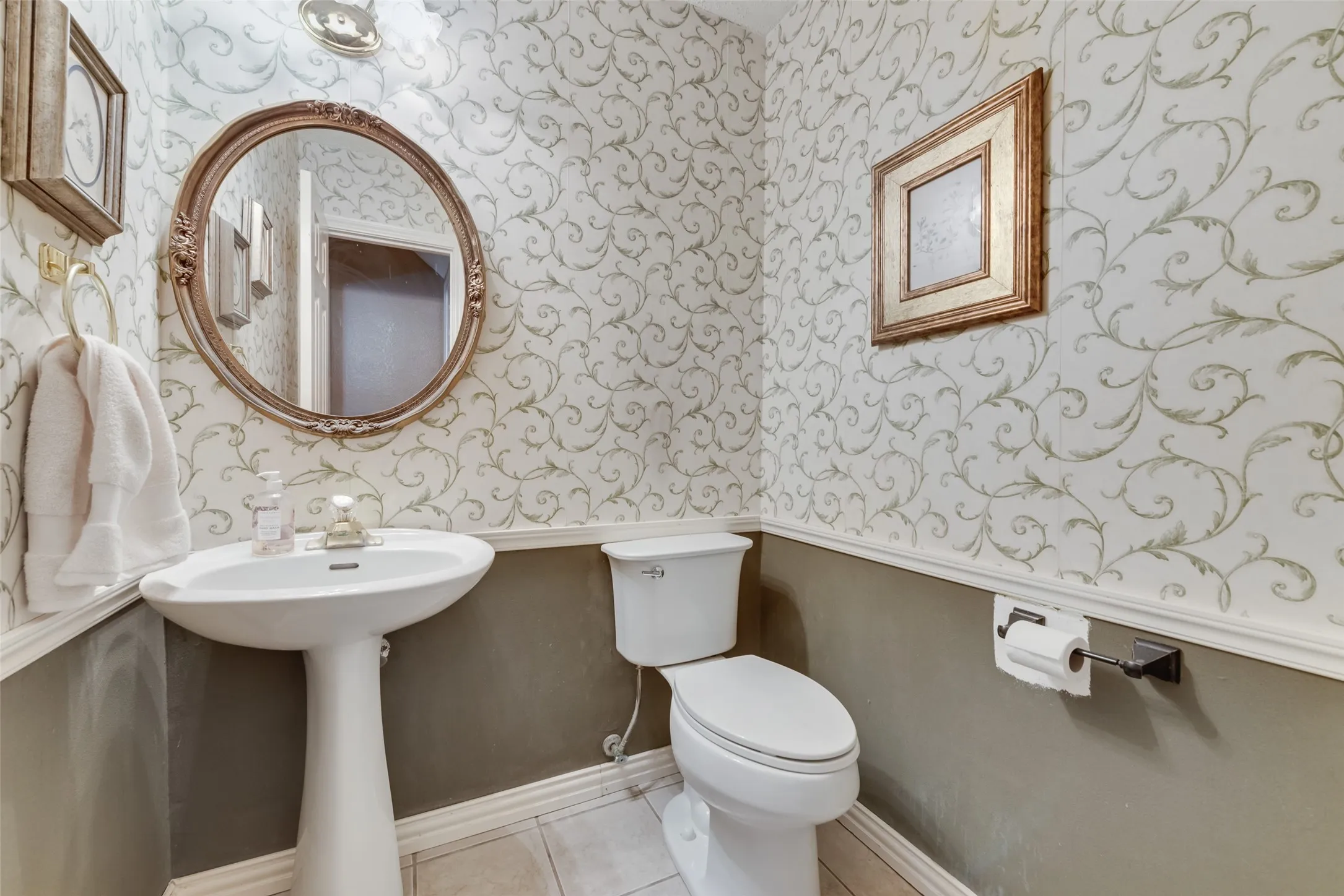 Single Family Residence For Rent in Collin County , 1909 Smith Drive, Plano, Texas 75023, 4 Bedroom, 3 Bathroom, 2 Garage spaces, 2,499 Sqft, built in 1991, mls#21386942, Real Estate Agent in Plano, Homes For Rent in Collin county, Homes For Rent in Plano, Realtor in Plano Texas, Real Estate Brokerage Independent Realty Texas, Luminita Cordes Realtor