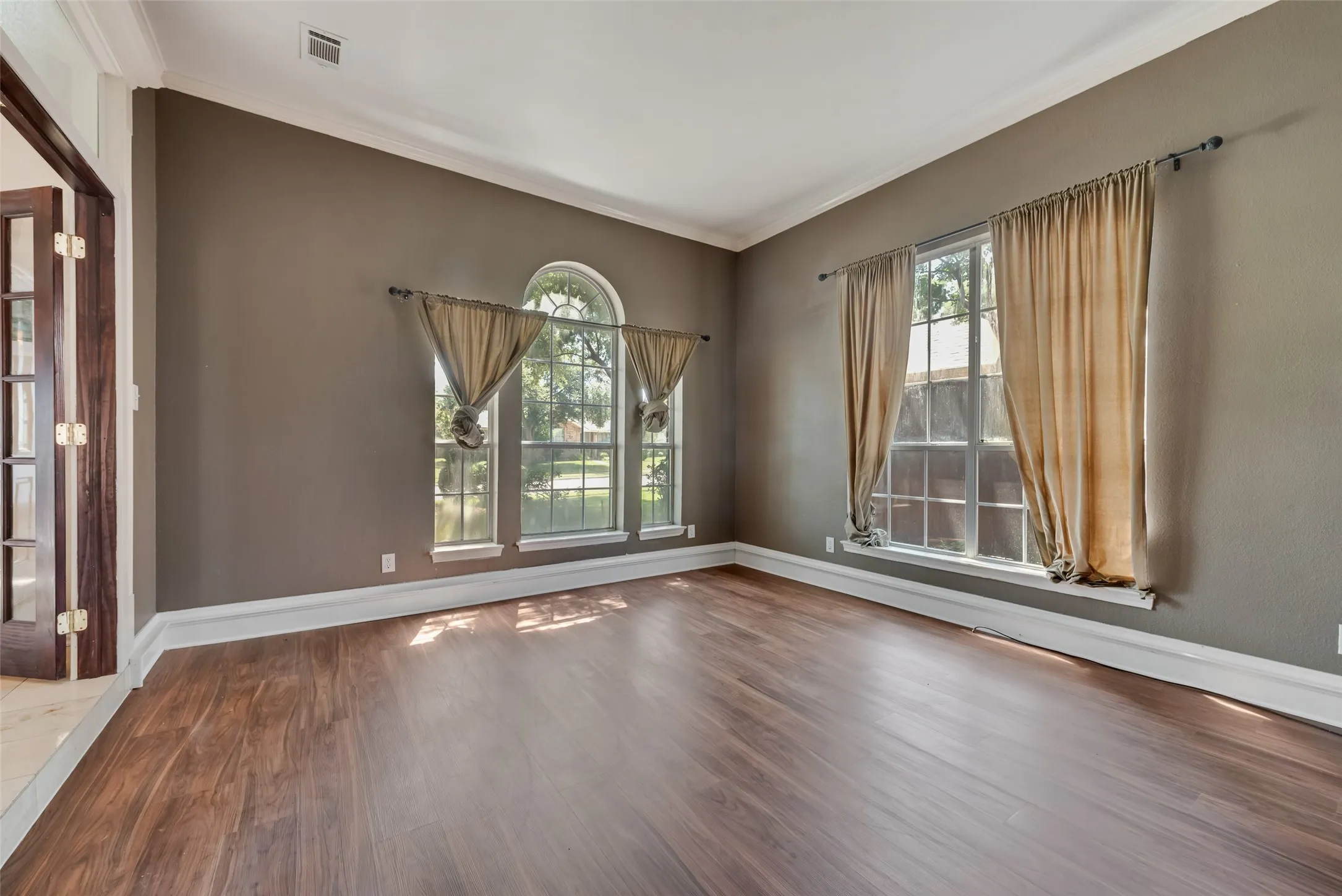 Single Family Residence For Rent in Collin County , 1909 Smith Drive, Plano, Texas 75023, 4 Bedroom, 3 Bathroom, 2 Garage spaces, 2,499 Sqft, built in 1991, mls#21386942, Real Estate Agent in Plano, Homes For Rent in Collin county, Homes For Rent in Plano, Realtor in Plano Texas, Real Estate Brokerage Independent Realty Texas, Luminita Cordes Realtor