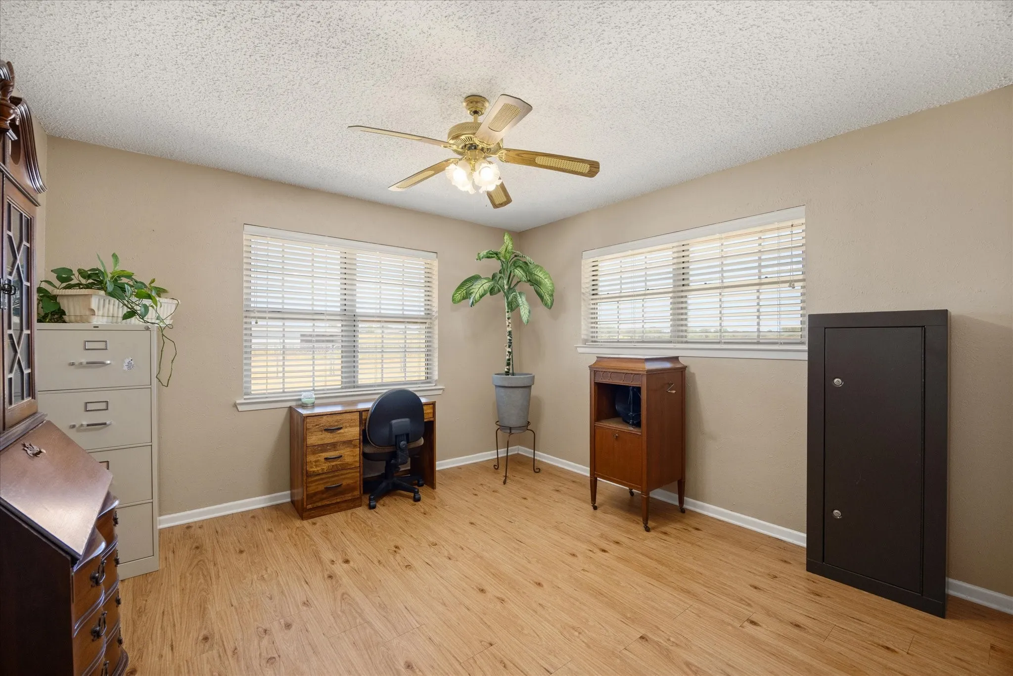 Single Family Residence For Sale in Hood County , 330 Reed Road, Granbury, Texas 76049, 4 Bedroom, 2 Bathroom, 2 Garage spaces, 2,148 Sqft, built in 1975, mls#21386850, Real Estate Agent in Granbury, Homes For Sale in Hood county, Homes For Sale in Granbury, Realtor in Granbury Texas, Real Estate Brokerage Independent Realty Texas, Luminita Cordes Realtor
