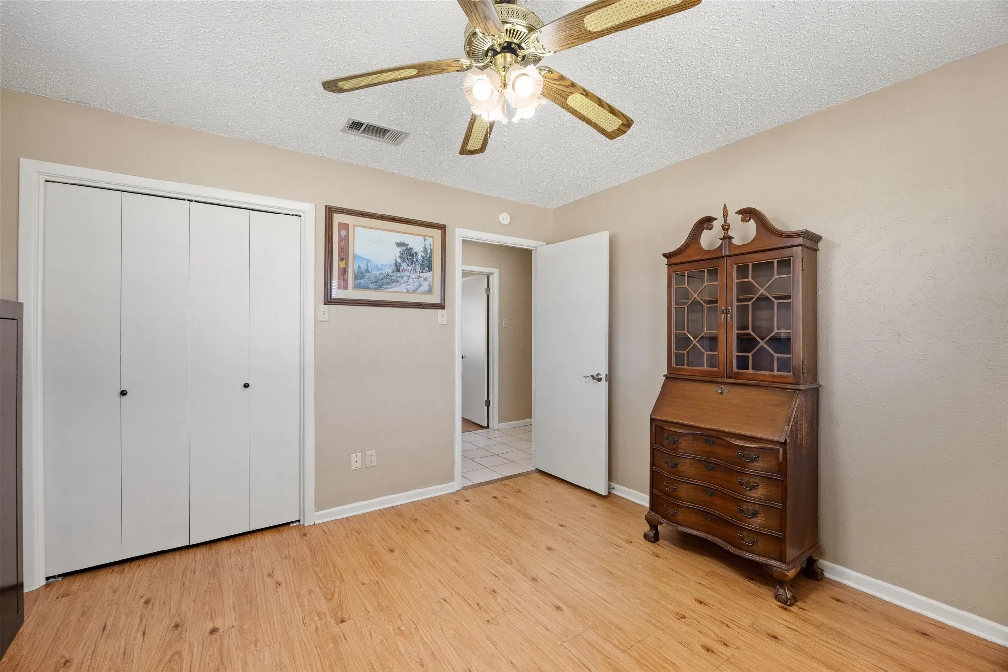 Single Family Residence For Sale in Hood County , 330 Reed Road, Granbury, Texas 76049, 4 Bedroom, 2 Bathroom, 2 Garage spaces, 2,148 Sqft, built in 1975, mls#21386850, Real Estate Agent in Granbury, Homes For Sale in Hood county, Homes For Sale in Granbury, Realtor in Granbury Texas, Real Estate Brokerage Independent Realty Texas, Luminita Cordes Realtor