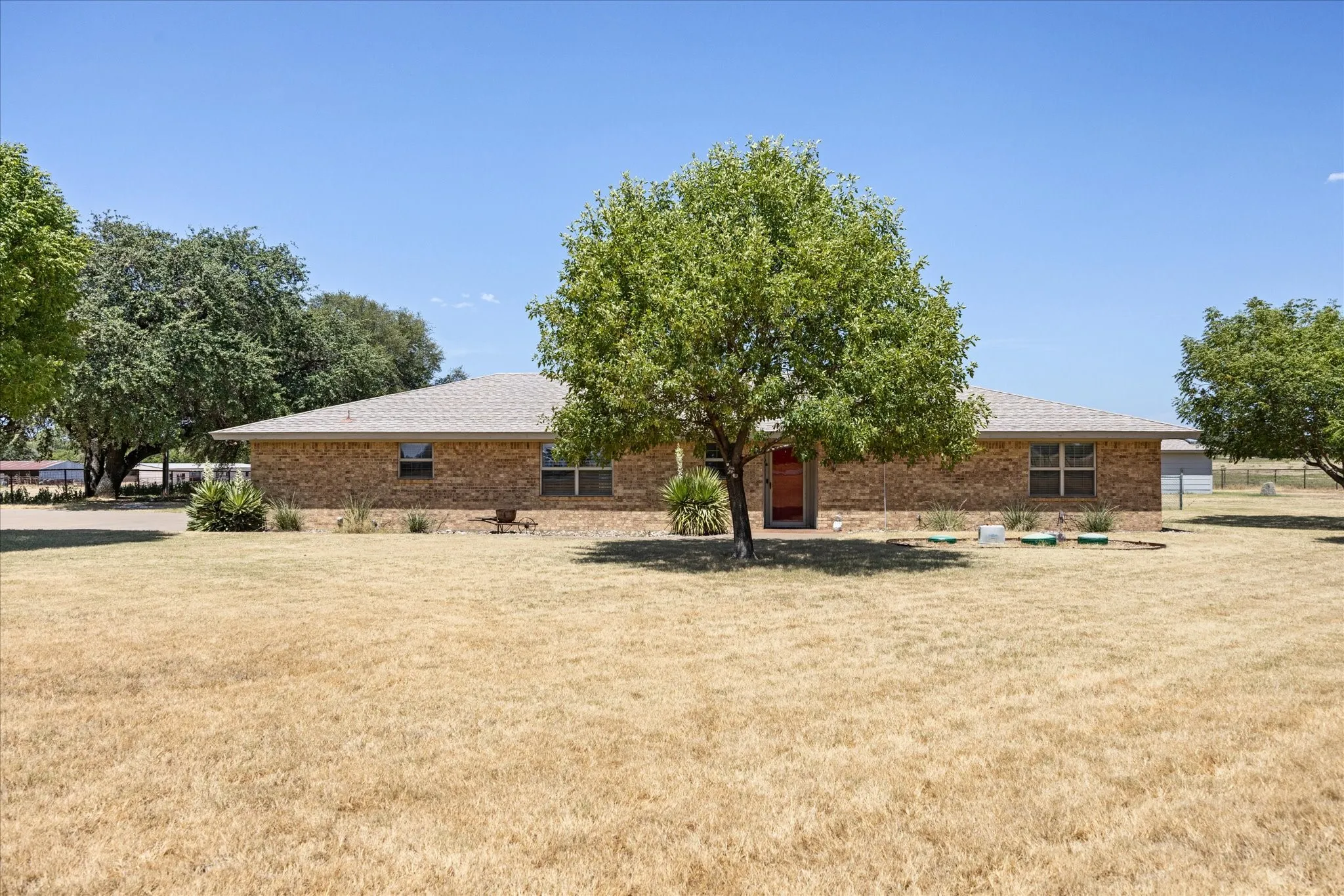 Single Family Residence For Sale in Hood County , 330 Reed Road, Granbury, Texas 76049, 4 Bedroom, 2 Bathroom, 2 Garage spaces, 2,148 Sqft, built in 1975, mls#21386850, Real Estate Agent in Granbury, Homes For Sale in Hood county, Homes For Sale in Granbury, Realtor in Granbury Texas, Real Estate Brokerage Independent Realty Texas, Luminita Cordes Realtor
