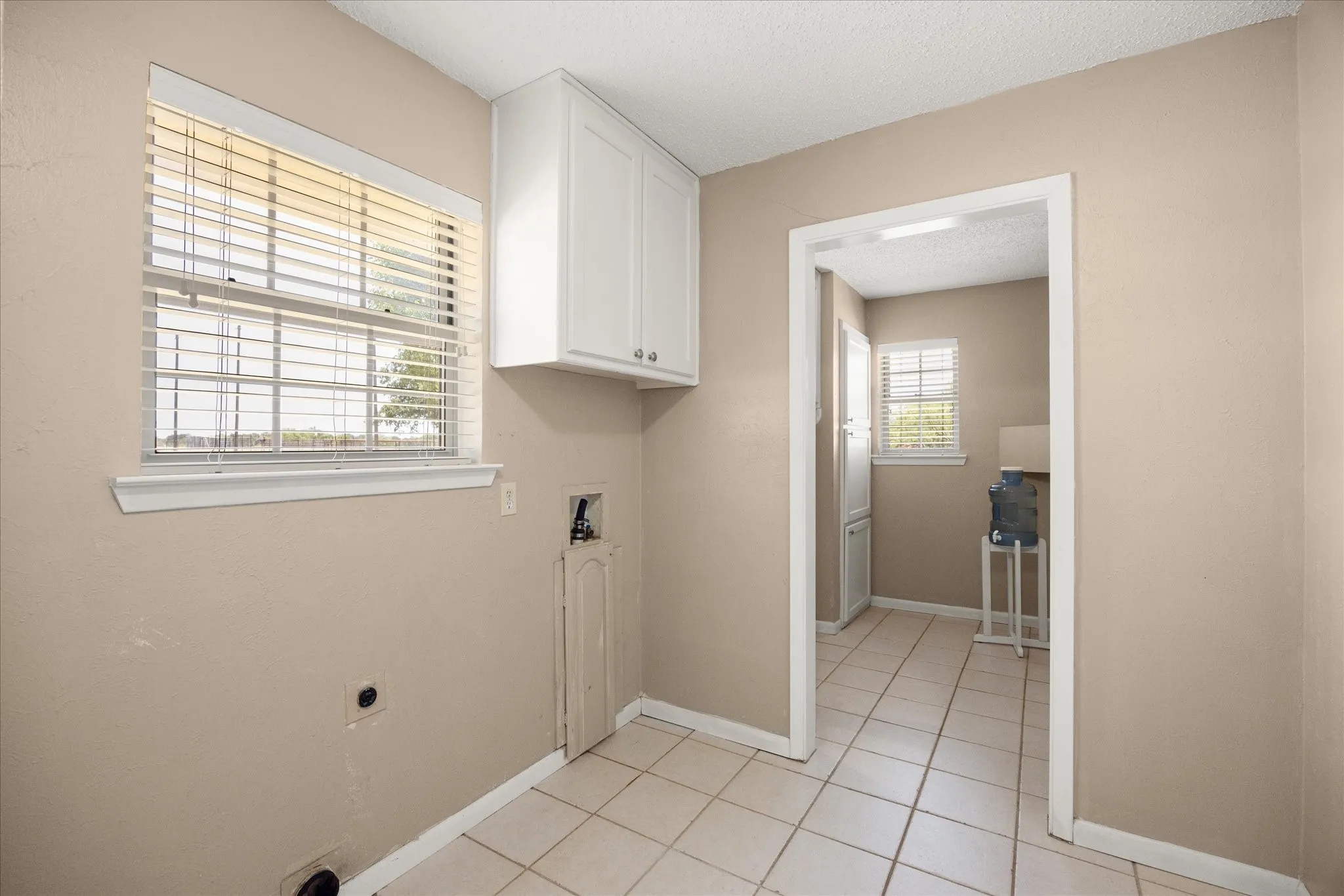 Single Family Residence For Sale in Hood County , 330 Reed Road, Granbury, Texas 76049, 4 Bedroom, 2 Bathroom, 2 Garage spaces, 2,148 Sqft, built in 1975, mls#21386850, Real Estate Agent in Granbury, Homes For Sale in Hood county, Homes For Sale in Granbury, Realtor in Granbury Texas, Real Estate Brokerage Independent Realty Texas, Luminita Cordes Realtor