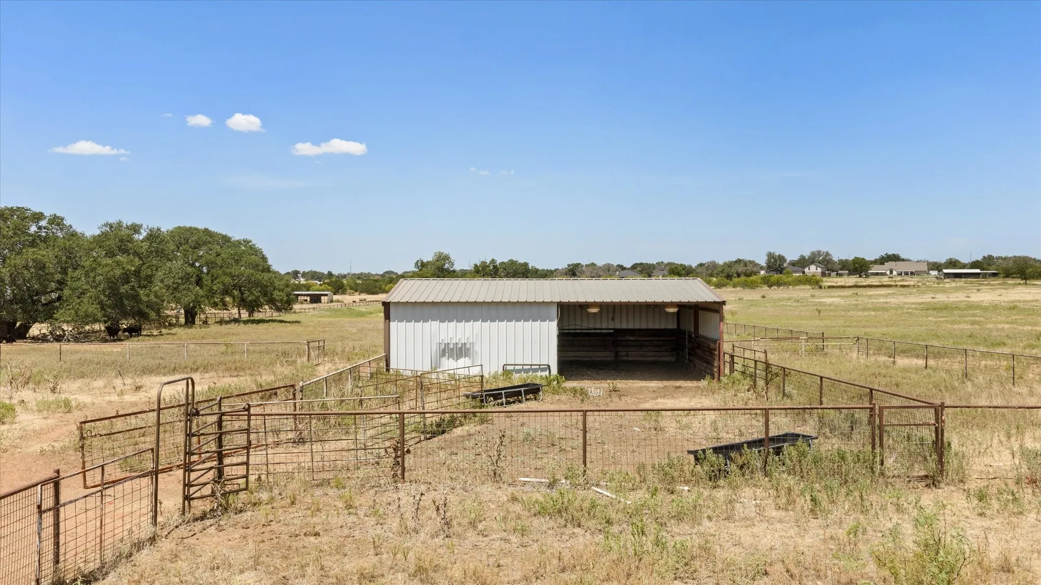 Single Family Residence For Sale in Hood County , 330 Reed Road, Granbury, Texas 76049, 4 Bedroom, 2 Bathroom, 2 Garage spaces, 2,148 Sqft, built in 1975, mls#21386850, Real Estate Agent in Granbury, Homes For Sale in Hood county, Homes For Sale in Granbury, Realtor in Granbury Texas, Real Estate Brokerage Independent Realty Texas, Luminita Cordes Realtor