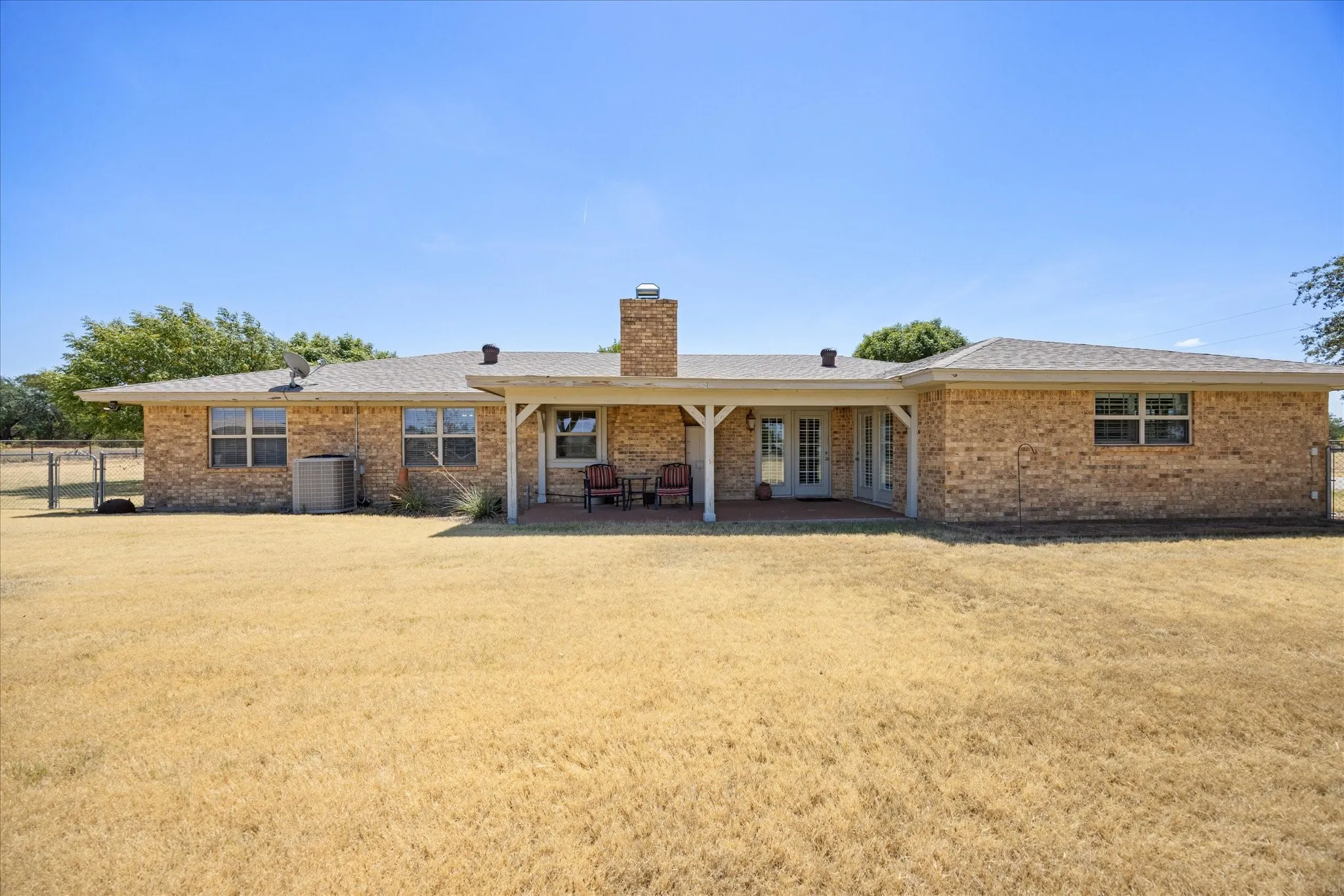 Single Family Residence For Sale in Hood County , 330 Reed Road, Granbury, Texas 76049, 4 Bedroom, 2 Bathroom, 2 Garage spaces, 2,148 Sqft, built in 1975, mls#21386850, Real Estate Agent in Granbury, Homes For Sale in Hood county, Homes For Sale in Granbury, Realtor in Granbury Texas, Real Estate Brokerage Independent Realty Texas, Luminita Cordes Realtor