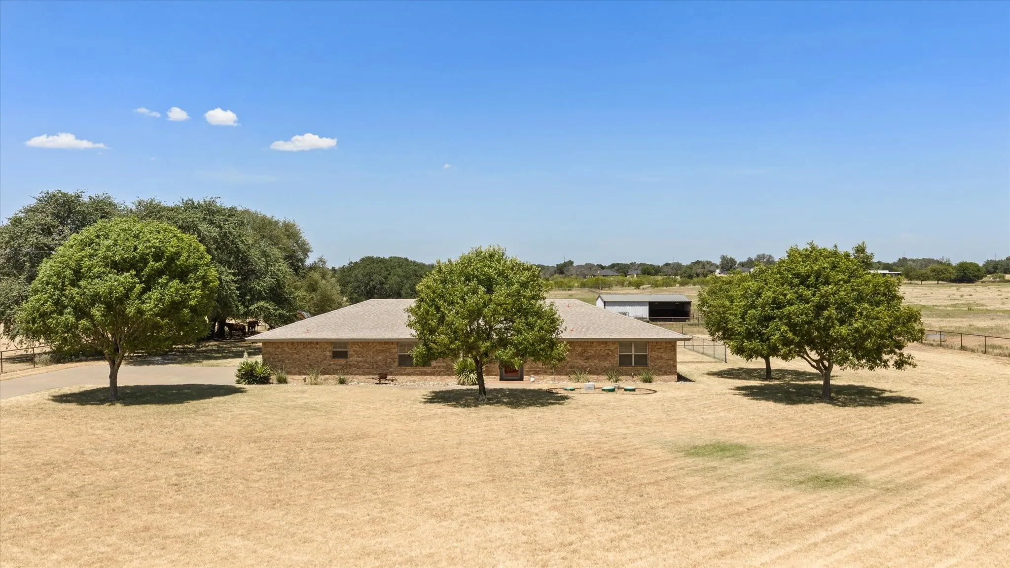 Single Family Residence For Sale in Hood County , 330 Reed Road, Granbury, Texas 76049, 4 Bedroom, 2 Bathroom, 2 Garage spaces, 2,148 Sqft, built in 1975, mls#21386850, Real Estate Agent in Granbury, Homes For Sale in Hood county, Homes For Sale in Granbury, Realtor in Granbury Texas, Real Estate Brokerage Independent Realty Texas, Luminita Cordes Realtor