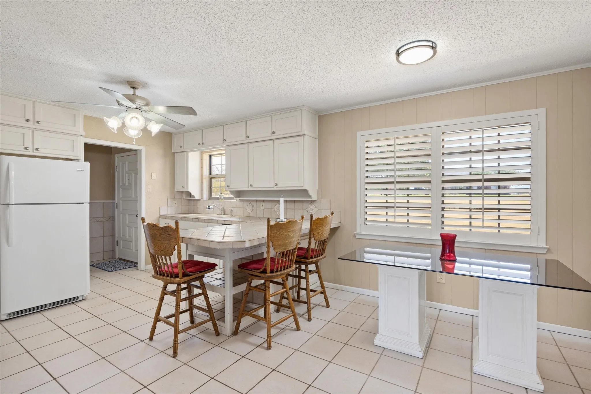 Single Family Residence For Sale in Hood County , 330 Reed Road, Granbury, Texas 76049, 4 Bedroom, 2 Bathroom, 2 Garage spaces, 2,148 Sqft, built in 1975, mls#21386850, Real Estate Agent in Granbury, Homes For Sale in Hood county, Homes For Sale in Granbury, Realtor in Granbury Texas, Real Estate Brokerage Independent Realty Texas, Luminita Cordes Realtor