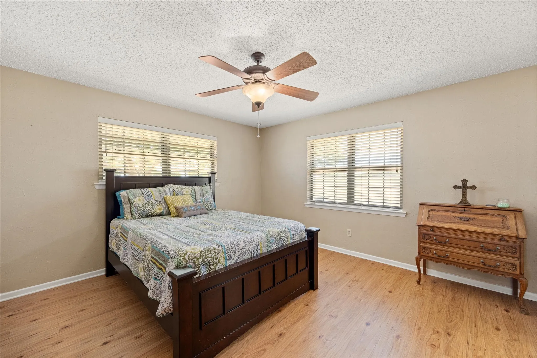 Single Family Residence For Sale in Hood County , 330 Reed Road, Granbury, Texas 76049, 4 Bedroom, 2 Bathroom, 2 Garage spaces, 2,148 Sqft, built in 1975, mls#21386850, Real Estate Agent in Granbury, Homes For Sale in Hood county, Homes For Sale in Granbury, Realtor in Granbury Texas, Real Estate Brokerage Independent Realty Texas, Luminita Cordes Realtor