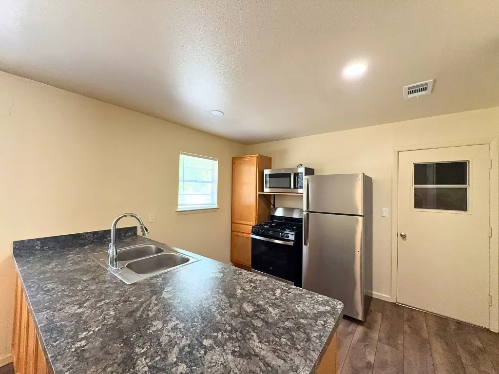Single Family Residence For Rent in Tarrant County , 615 Crane Drive, Euless, Texas 76039, 3 Bedroom, 1 Bathroom, 1 Garage spaces, 1,102 Sqft, built in 1963, mls#21386941, Real Estate Agent in Euless, Homes For Rent in Tarrant county, Homes For Rent in Euless, Realtor in Euless Texas, Real Estate Brokerage Independent Realty Texas, Luminita Cordes Realtor