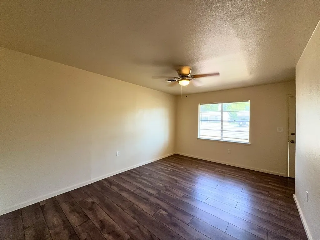 Single Family Residence For Rent in Tarrant County , 615 Crane Drive, Euless, Texas 76039, 3 Bedroom, 1 Bathroom, 1 Garage spaces, 1,102 Sqft, built in 1963, mls#21386941, Real Estate Agent in Euless, Homes For Rent in Tarrant county, Homes For Rent in Euless, Realtor in Euless Texas, Real Estate Brokerage Independent Realty Texas, Luminita Cordes Realtor