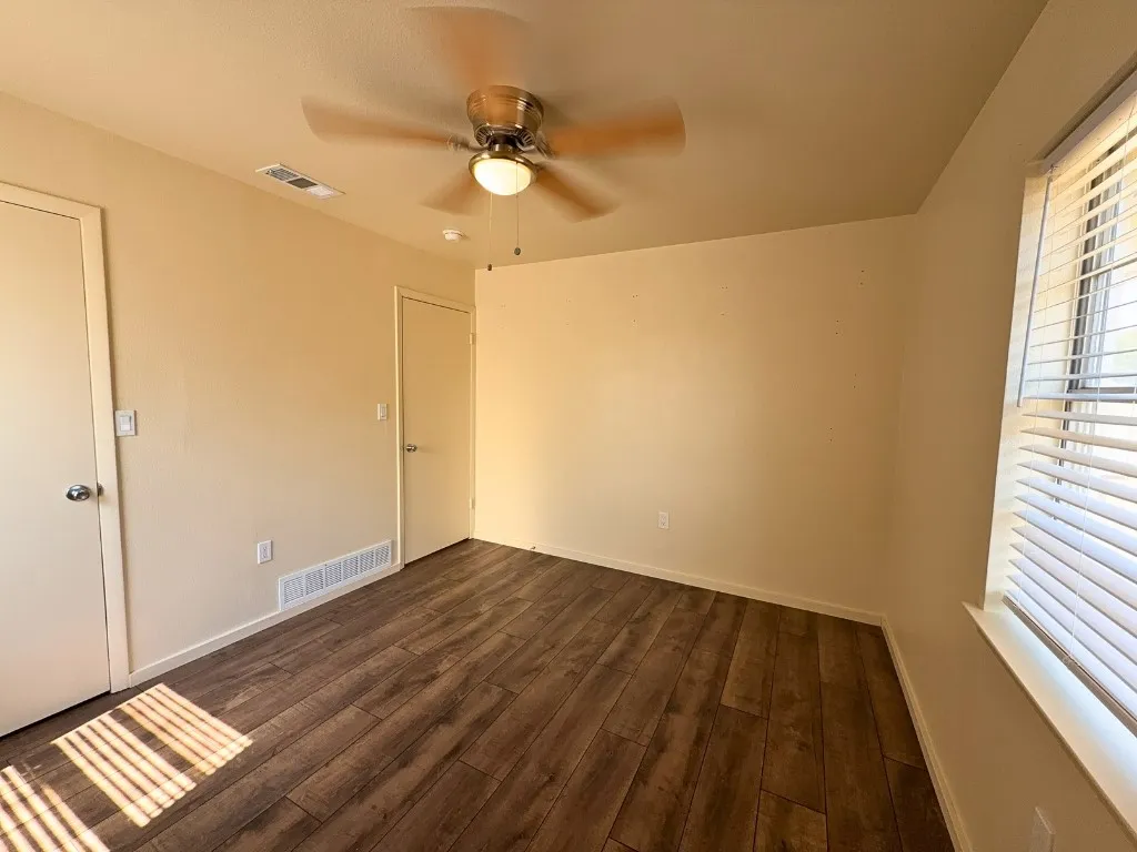 Single Family Residence For Rent in Tarrant County , 615 Crane Drive, Euless, Texas 76039, 3 Bedroom, 1 Bathroom, 1 Garage spaces, 1,102 Sqft, built in 1963, mls#21386941, Real Estate Agent in Euless, Homes For Rent in Tarrant county, Homes For Rent in Euless, Realtor in Euless Texas, Real Estate Brokerage Independent Realty Texas, Luminita Cordes Realtor