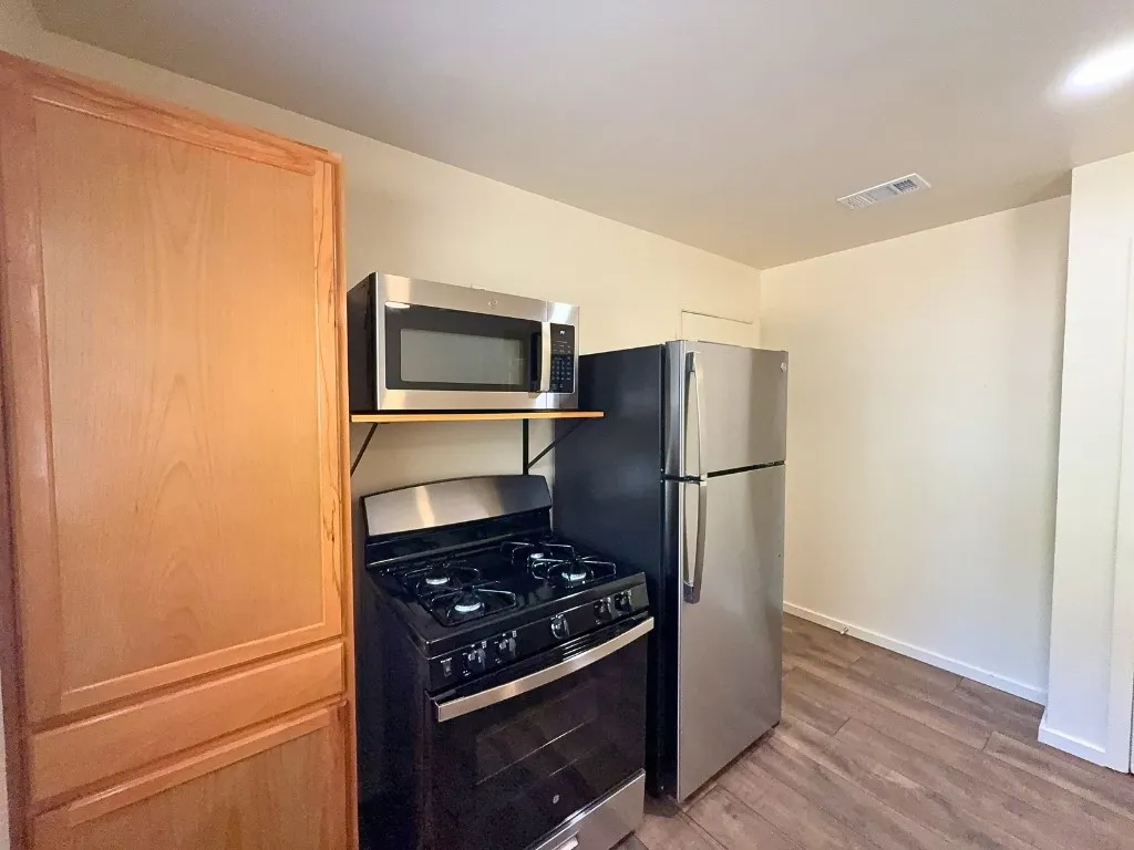 Single Family Residence For Rent in Tarrant County , 615 Crane Drive, Euless, Texas 76039, 3 Bedroom, 1 Bathroom, 1 Garage spaces, 1,102 Sqft, built in 1963, mls#21386941, Real Estate Agent in Euless, Homes For Rent in Tarrant county, Homes For Rent in Euless, Realtor in Euless Texas, Real Estate Brokerage Independent Realty Texas, Luminita Cordes Realtor