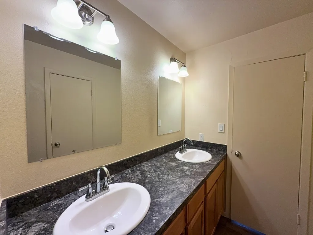 Single Family Residence For Rent in Tarrant County , 615 Crane Drive, Euless, Texas 76039, 3 Bedroom, 1 Bathroom, 1 Garage spaces, 1,102 Sqft, built in 1963, mls#21386941, Real Estate Agent in Euless, Homes For Rent in Tarrant county, Homes For Rent in Euless, Realtor in Euless Texas, Real Estate Brokerage Independent Realty Texas, Luminita Cordes Realtor