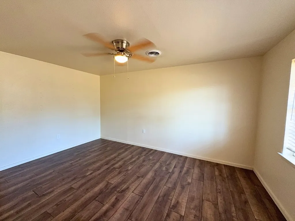Single Family Residence For Rent in Tarrant County , 615 Crane Drive, Euless, Texas 76039, 3 Bedroom, 1 Bathroom, 1 Garage spaces, 1,102 Sqft, built in 1963, mls#21386941, Real Estate Agent in Euless, Homes For Rent in Tarrant county, Homes For Rent in Euless, Realtor in Euless Texas, Real Estate Brokerage Independent Realty Texas, Luminita Cordes Realtor