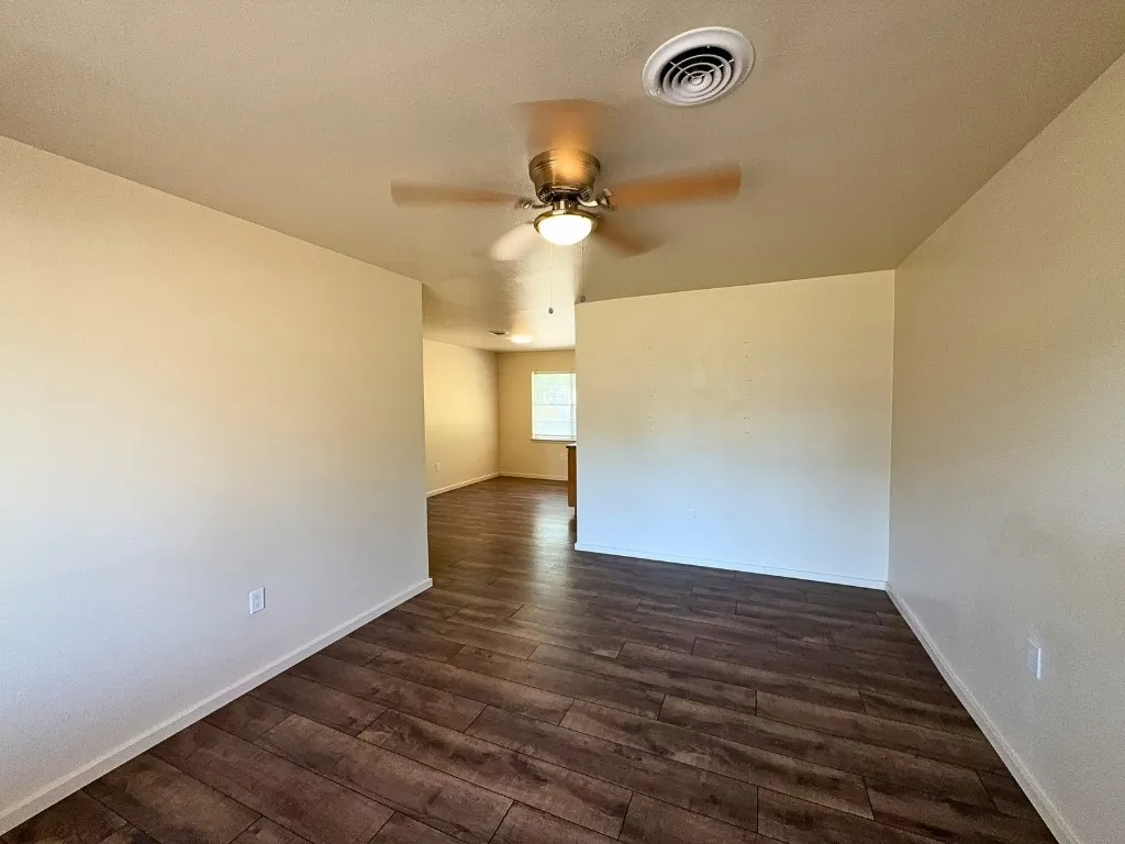 Single Family Residence For Rent in Tarrant County , 615 Crane Drive, Euless, Texas 76039, 3 Bedroom, 1 Bathroom, 1 Garage spaces, 1,102 Sqft, built in 1963, mls#21386941, Real Estate Agent in Euless, Homes For Rent in Tarrant county, Homes For Rent in Euless, Realtor in Euless Texas, Real Estate Brokerage Independent Realty Texas, Luminita Cordes Realtor