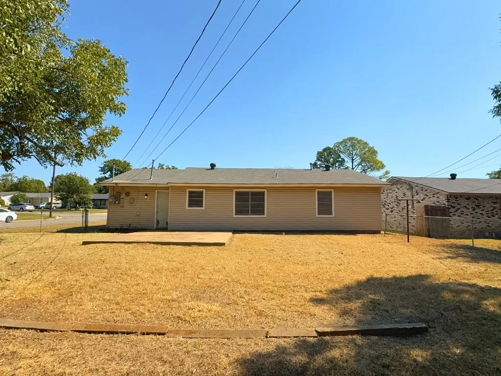 Single Family Residence For Rent in Tarrant County , 615 Crane Drive, Euless, Texas 76039, 3 Bedroom, 1 Bathroom, 1 Garage spaces, 1,102 Sqft, built in 1963, mls#21386941, Real Estate Agent in Euless, Homes For Rent in Tarrant county, Homes For Rent in Euless, Realtor in Euless Texas, Real Estate Brokerage Independent Realty Texas, Luminita Cordes Realtor