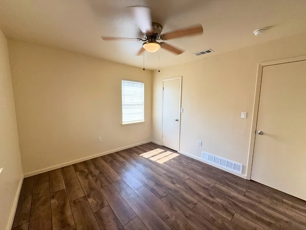 Single Family Residence For Rent in Tarrant County , 615 Crane Drive, Euless, Texas 76039, 3 Bedroom, 1 Bathroom, 1 Garage spaces, 1,102 Sqft, built in 1963, mls#21386941, Real Estate Agent in Euless, Homes For Rent in Tarrant county, Homes For Rent in Euless, Realtor in Euless Texas, Real Estate Brokerage Independent Realty Texas, Luminita Cordes Realtor