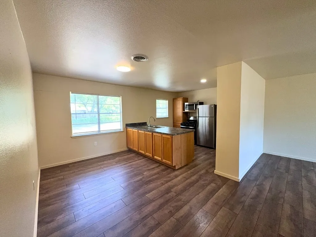 Single Family Residence For Rent in Tarrant County , 615 Crane Drive, Euless, Texas 76039, 3 Bedroom, 1 Bathroom, 1 Garage spaces, 1,102 Sqft, built in 1963, mls#21386941, Real Estate Agent in Euless, Homes For Rent in Tarrant county, Homes For Rent in Euless, Realtor in Euless Texas, Real Estate Brokerage Independent Realty Texas, Luminita Cordes Realtor