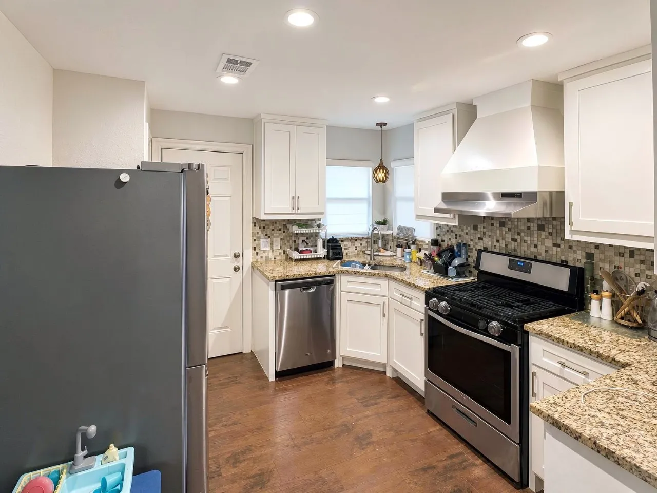 Single Family Residence For Rent in Dallas County , 1931 Berkley Avenue, Dallas, Texas 75224, 2 Bedroom, 2 Bathroom, 1 Garage spaces, 1,032 Sqft, built in 1953, mls#21386947, Real Estate Agent in Dallas, Homes For Rent in Dallas county, Homes For Rent in Dallas, Realtor in Dallas Texas, Real Estate Brokerage Independent Realty Texas, Luminita Cordes Realtor