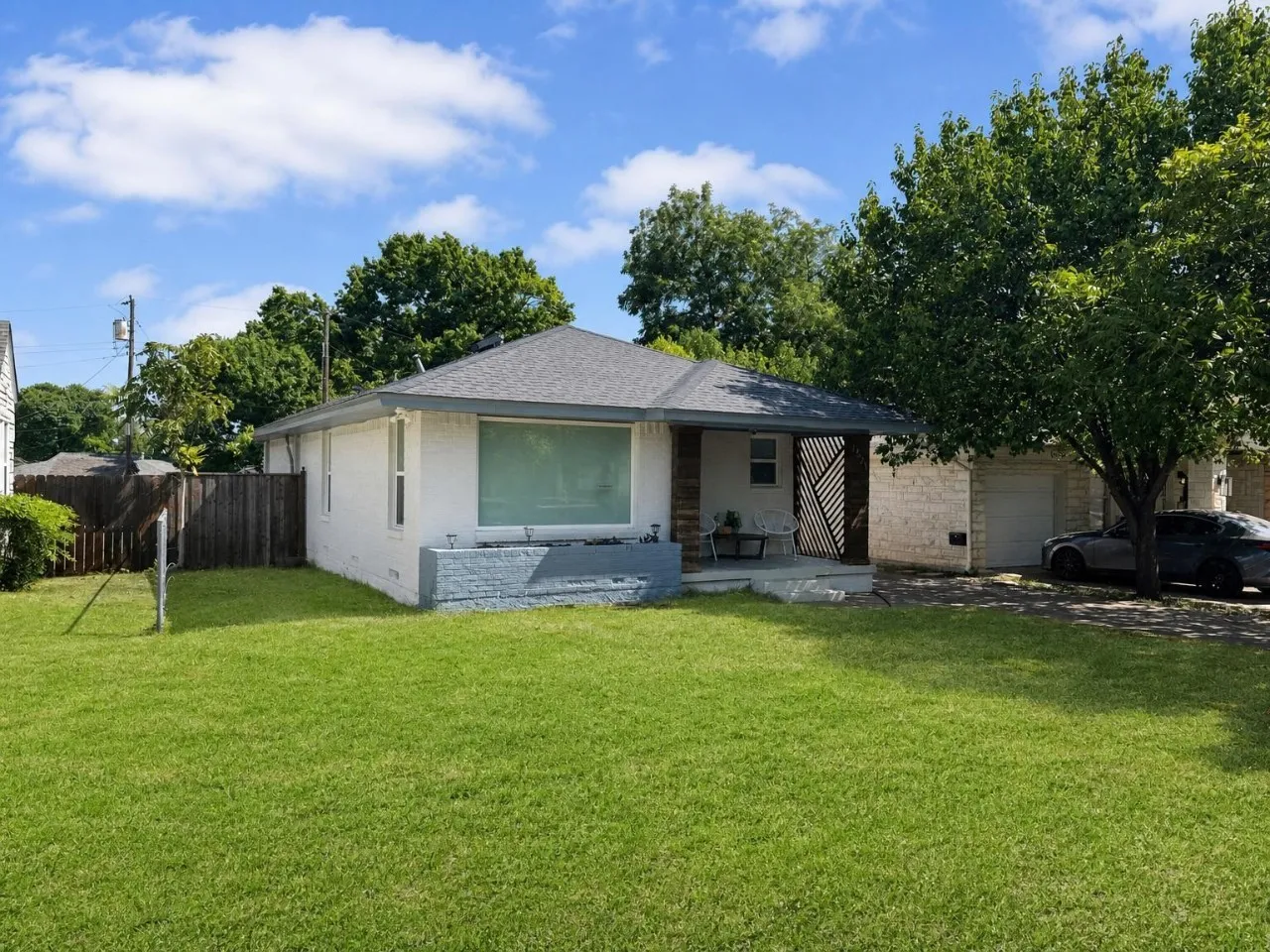Single Family Residence For Rent in Dallas County , 1931 Berkley Avenue, Dallas, Texas 75224, 2 Bedroom, 2 Bathroom, 1 Garage spaces, 1,032 Sqft, built in 1953, mls#21386947, Real Estate Agent in Dallas, Homes For Rent in Dallas county, Homes For Rent in Dallas, Realtor in Dallas Texas, Real Estate Brokerage Independent Realty Texas, Luminita Cordes Realtor