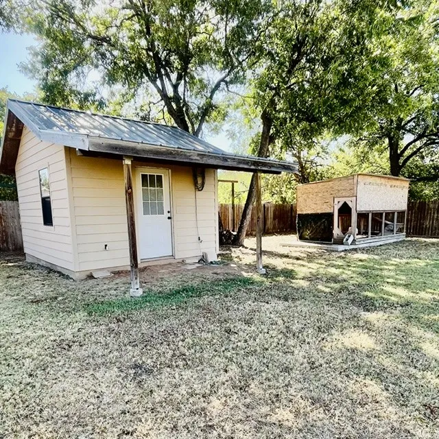 Single Family Residence For Sale in Shackelford County , 441 Glesk, Albany, Texas 76430, 3 Bedroom, 2 Bathroom, Garage spaces, 2,625 Sqft, built in 2015, mls#21386434, Real Estate Agent in Albany, Homes For Sale in Shackelford county, Homes For Sale in Albany, Realtor in Albany Texas, Real Estate Brokerage Independent Realty Texas, Luminita Cordes Realtor