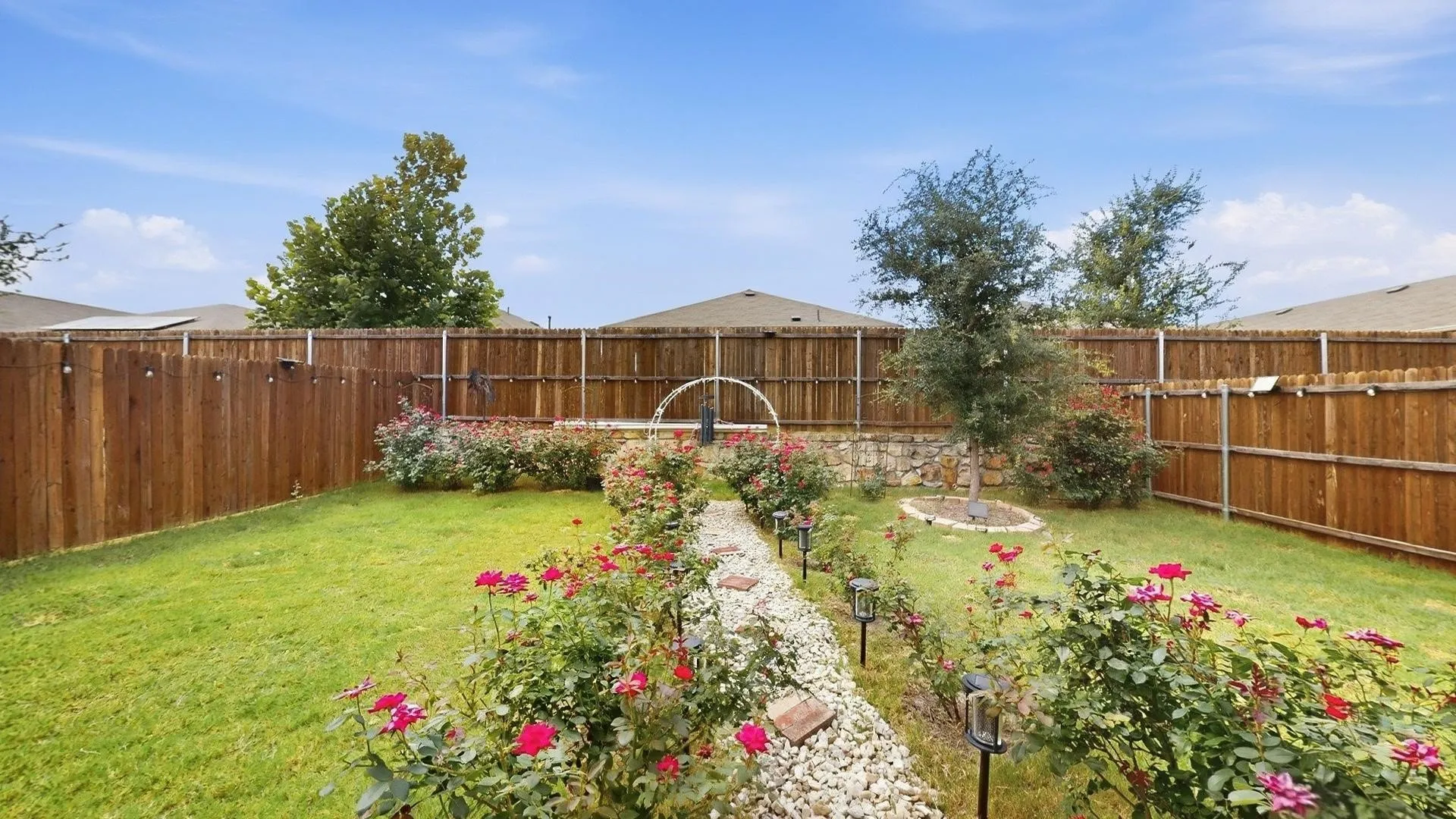 Single Family Residence For Rent in Kaufman County , 2108 River Pine Road, Forney, Texas 75126, 4 Bedroom, 3 Bathroom, 2 Garage spaces, 2,253 Sqft, built in 2022, mls#21386952, Real Estate Agent in Forney, Homes For Rent in Kaufman county, Homes For Rent in Forney, Realtor in Forney Texas, Real Estate Brokerage Independent Realty Texas, Luminita Cordes Realtor