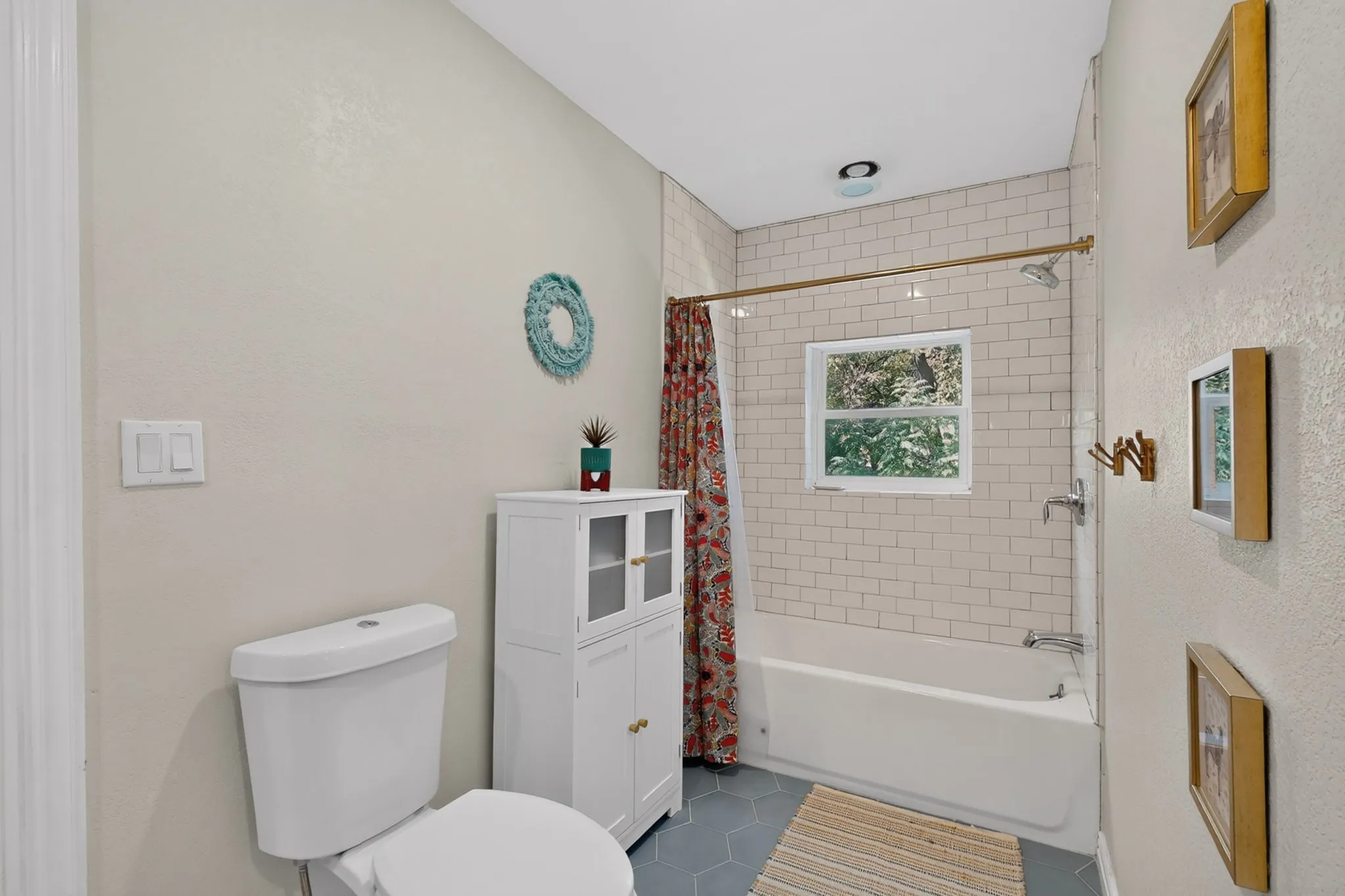 Single Family Residence For Sale in Dallas County , 633 Strong Street, Dallas, Texas 75208, 4 Bedroom, 3 Bathroom, Garage spaces, 2,210 Sqft, built in 1950, mls#21386384, Real Estate Agent in Dallas, Homes For Sale in Dallas county, Homes For Sale in Dallas, Realtor in Dallas Texas, Real Estate Brokerage Independent Realty Texas, Luminita Cordes Realtor