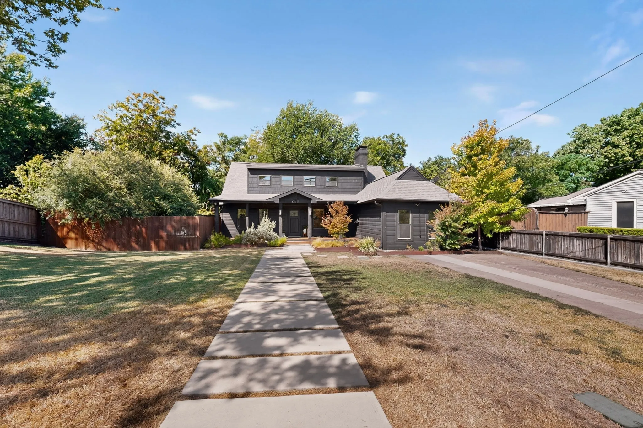 Single Family Residence For Sale in Dallas County , 633 Strong Street, Dallas, Texas 75208, 4 Bedroom, 3 Bathroom, Garage spaces, 2,210 Sqft, built in 1950, mls#21386384, Real Estate Agent in Dallas, Homes For Sale in Dallas county, Homes For Sale in Dallas, Realtor in Dallas Texas, Real Estate Brokerage Independent Realty Texas, Luminita Cordes Realtor