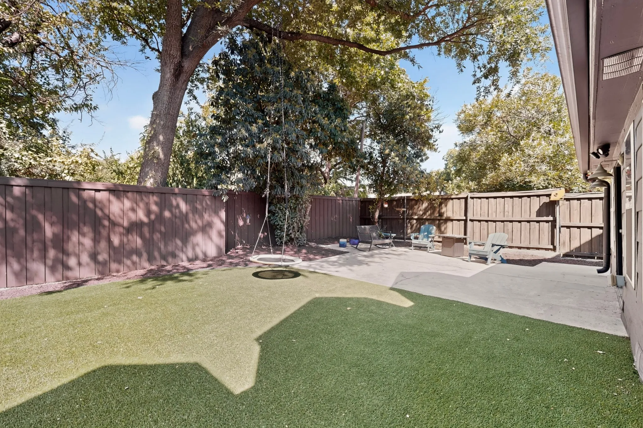 Single Family Residence For Sale in Dallas County , 633 Strong Street, Dallas, Texas 75208, 4 Bedroom, 3 Bathroom, Garage spaces, 2,210 Sqft, built in 1950, mls#21386384, Real Estate Agent in Dallas, Homes For Sale in Dallas county, Homes For Sale in Dallas, Realtor in Dallas Texas, Real Estate Brokerage Independent Realty Texas, Luminita Cordes Realtor