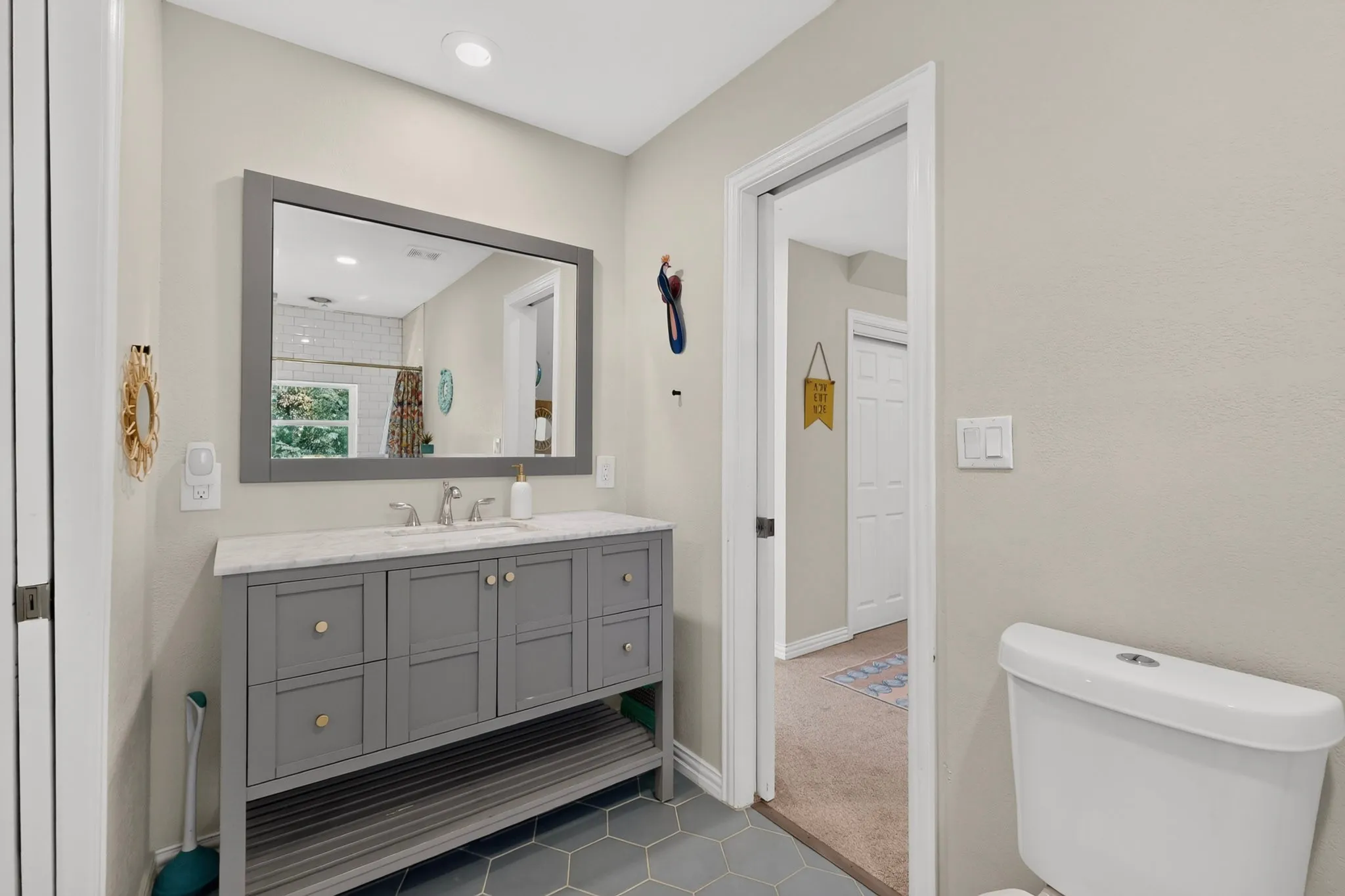 Single Family Residence For Sale in Dallas County , 633 Strong Street, Dallas, Texas 75208, 4 Bedroom, 3 Bathroom, Garage spaces, 2,210 Sqft, built in 1950, mls#21386384, Real Estate Agent in Dallas, Homes For Sale in Dallas county, Homes For Sale in Dallas, Realtor in Dallas Texas, Real Estate Brokerage Independent Realty Texas, Luminita Cordes Realtor