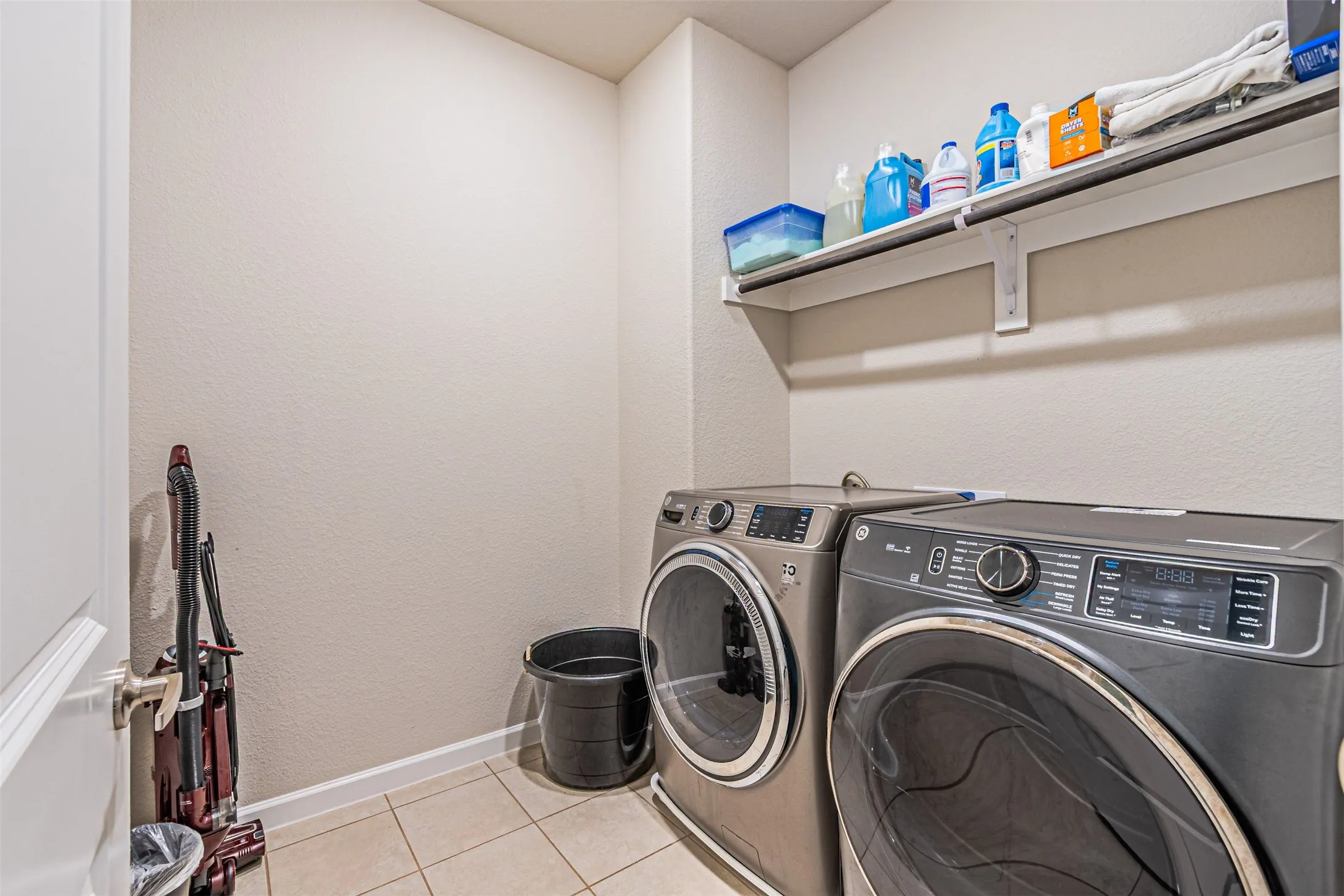 Single Family Residence For Sale in Johnson County , 1104 Goldenrod Drive, Godley, Texas 76044, 4 Bedroom, 4 Bathroom, 2 Garage spaces, 2,582 Sqft, built in 2023, mls#21385241, Real Estate Agent in Godley, Homes For Sale in Johnson county, Homes For Sale in Godley, Realtor in Godley Texas, Real Estate Brokerage Independent Realty Texas, Luminita Cordes Realtor