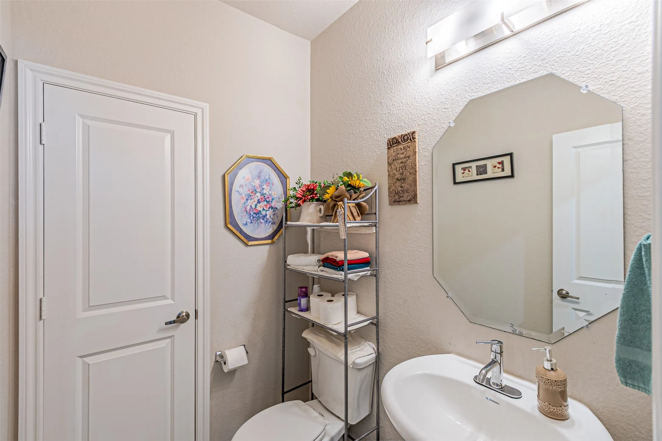 Single Family Residence For Sale in Johnson County , 1104 Goldenrod Drive, Godley, Texas 76044, 4 Bedroom, 4 Bathroom, 2 Garage spaces, 2,582 Sqft, built in 2023, mls#21385241, Real Estate Agent in Godley, Homes For Sale in Johnson county, Homes For Sale in Godley, Realtor in Godley Texas, Real Estate Brokerage Independent Realty Texas, Luminita Cordes Realtor