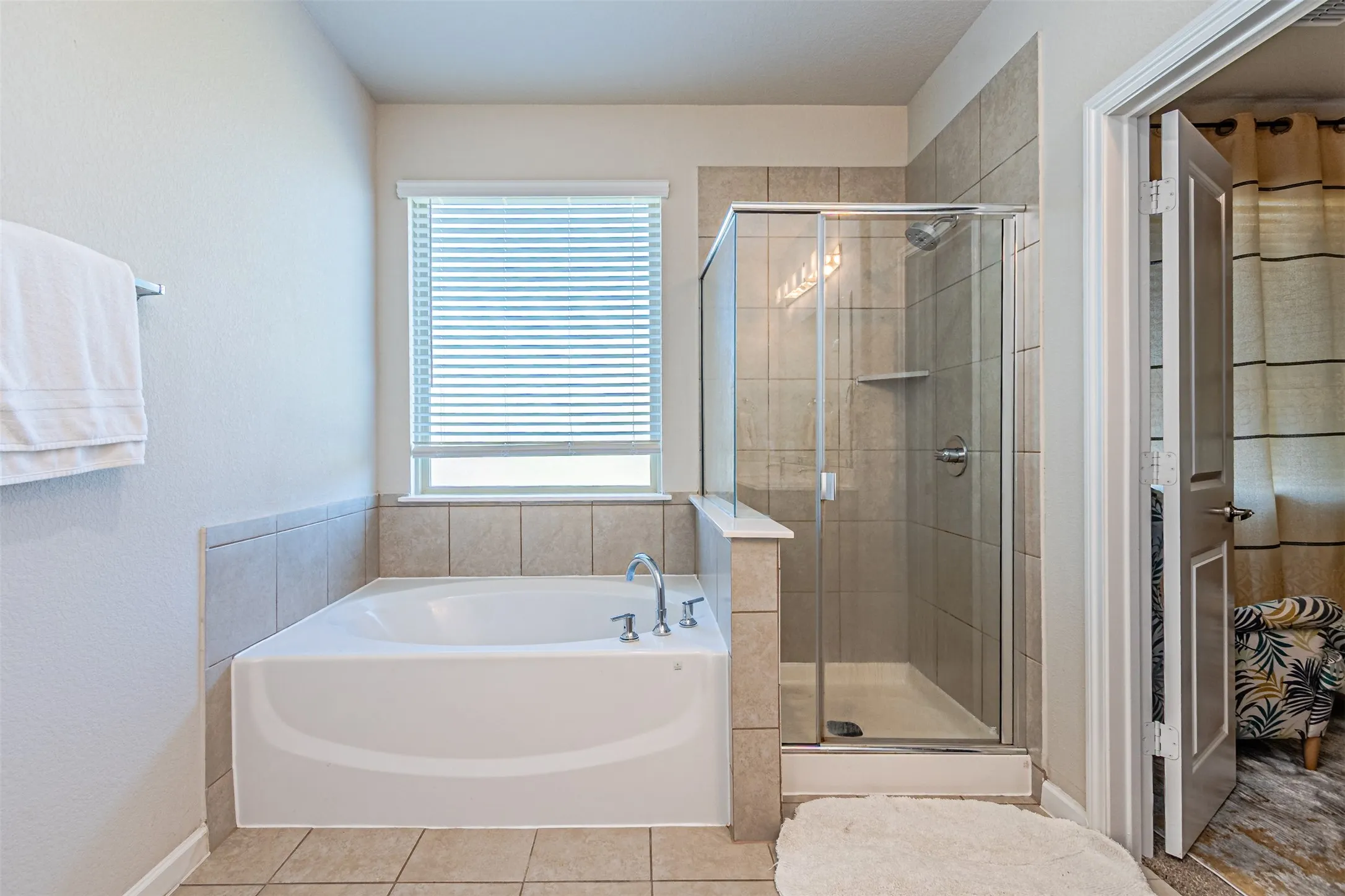 Single Family Residence For Sale in Johnson County , 1104 Goldenrod Drive, Godley, Texas 76044, 4 Bedroom, 4 Bathroom, 2 Garage spaces, 2,582 Sqft, built in 2023, mls#21385241, Real Estate Agent in Godley, Homes For Sale in Johnson county, Homes For Sale in Godley, Realtor in Godley Texas, Real Estate Brokerage Independent Realty Texas, Luminita Cordes Realtor