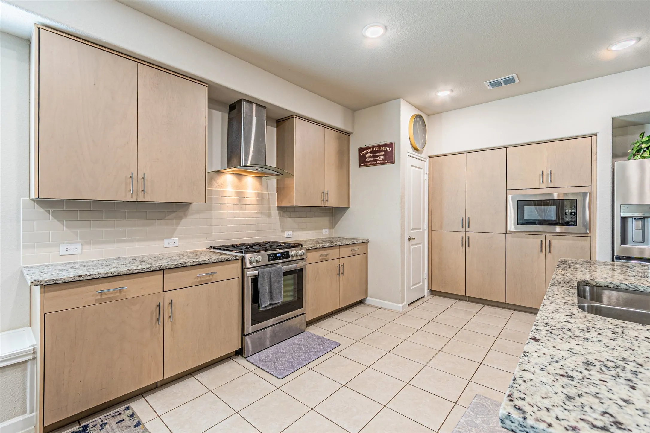Single Family Residence For Sale in Johnson County , 1104 Goldenrod Drive, Godley, Texas 76044, 4 Bedroom, 4 Bathroom, 2 Garage spaces, 2,582 Sqft, built in 2023, mls#21385241, Real Estate Agent in Godley, Homes For Sale in Johnson county, Homes For Sale in Godley, Realtor in Godley Texas, Real Estate Brokerage Independent Realty Texas, Luminita Cordes Realtor