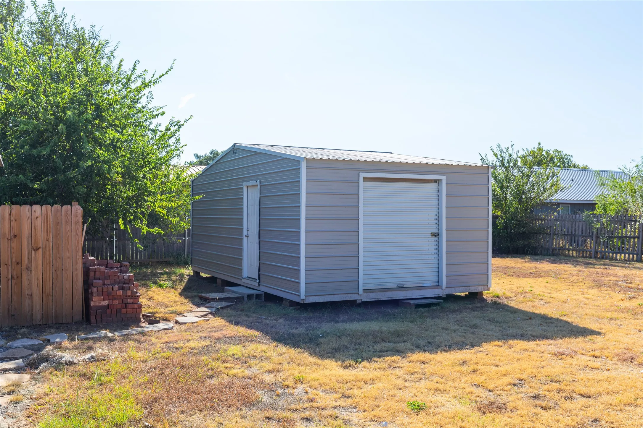 Single Family Residence For Sale in Taylor County , 717 Groves Road, Tuscola, Texas 79562, 3 Bedroom, 2 Bathroom, Garage spaces, 1,341 Sqft, built in 2000, mls#21380967, Real Estate Agent in Tuscola, Homes For Sale in Taylor county, Homes For Sale in Tuscola, Realtor in Tuscola Texas, Real Estate Brokerage Independent Realty Texas, Luminita Cordes Realtor
