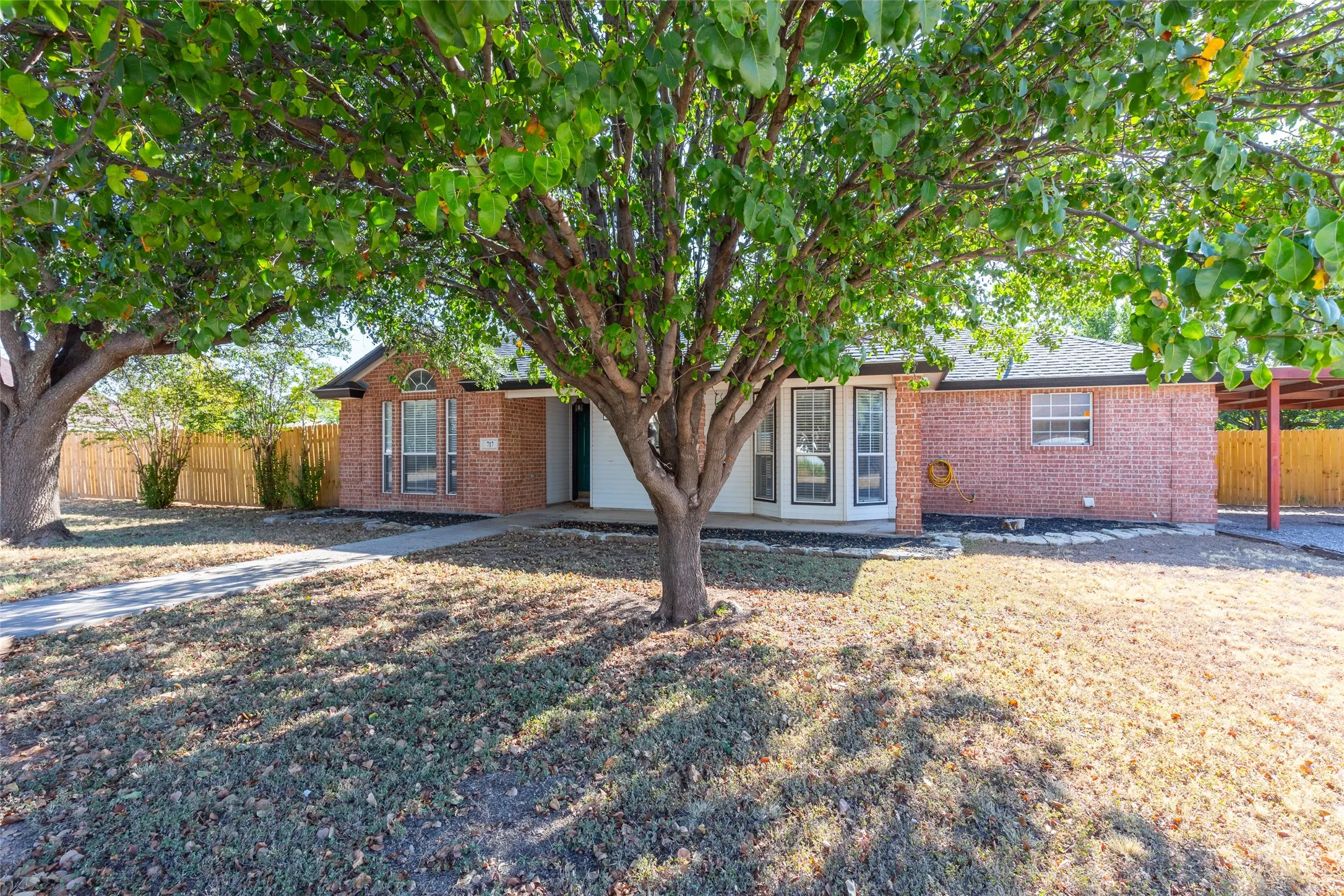 Single Family Residence For Sale in Taylor County , 717 Groves Road, Tuscola, Texas 79562, 3 Bedroom, 2 Bathroom, Garage spaces, 1,341 Sqft, built in 2000, mls#21380967, Real Estate Agent in Tuscola, Homes For Sale in Taylor county, Homes For Sale in Tuscola, Realtor in Tuscola Texas, Real Estate Brokerage Independent Realty Texas, Luminita Cordes Realtor