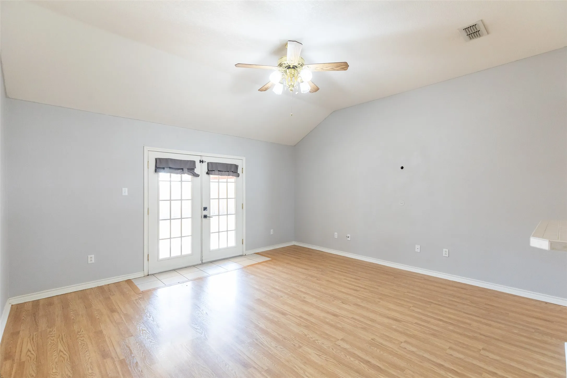 Single Family Residence For Sale in Taylor County , 717 Groves Road, Tuscola, Texas 79562, 3 Bedroom, 2 Bathroom, Garage spaces, 1,341 Sqft, built in 2000, mls#21380967, Real Estate Agent in Tuscola, Homes For Sale in Taylor county, Homes For Sale in Tuscola, Realtor in Tuscola Texas, Real Estate Brokerage Independent Realty Texas, Luminita Cordes Realtor