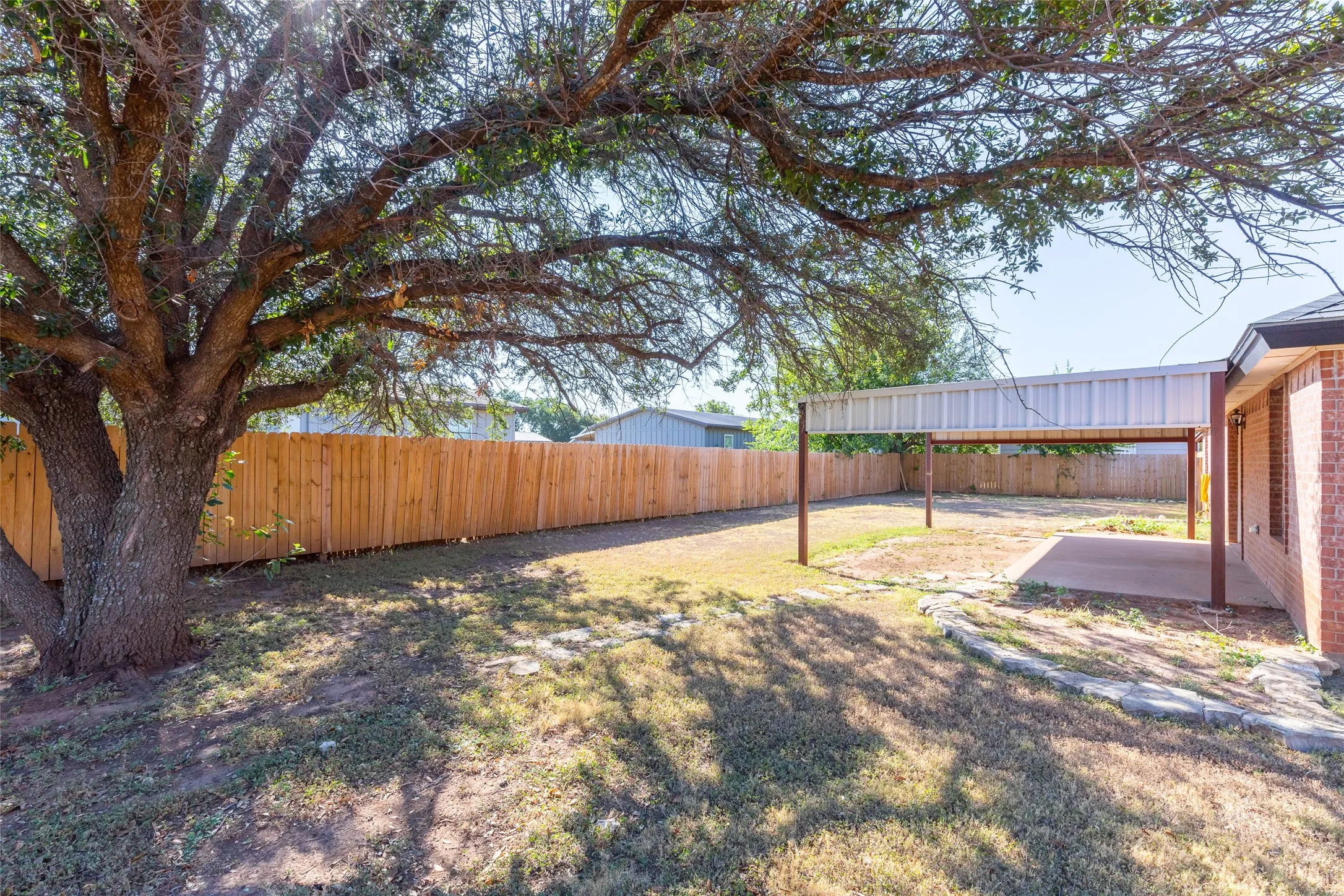 Single Family Residence For Sale in Taylor County , 717 Groves Road, Tuscola, Texas 79562, 3 Bedroom, 2 Bathroom, Garage spaces, 1,341 Sqft, built in 2000, mls#21380967, Real Estate Agent in Tuscola, Homes For Sale in Taylor county, Homes For Sale in Tuscola, Realtor in Tuscola Texas, Real Estate Brokerage Independent Realty Texas, Luminita Cordes Realtor