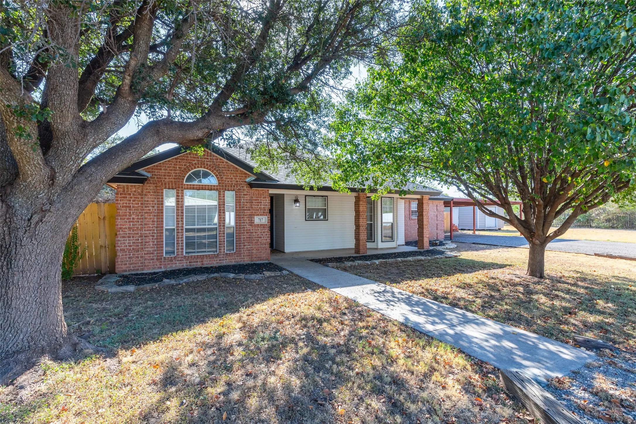Single Family Residence For Sale in Taylor County , 717 Groves Road, Tuscola, Texas 79562, 3 Bedroom, 2 Bathroom, Garage spaces, 1,341 Sqft, built in 2000, mls#21380967, Real Estate Agent in Tuscola, Homes For Sale in Taylor county, Homes For Sale in Tuscola, Realtor in Tuscola Texas, Real Estate Brokerage Independent Realty Texas, Luminita Cordes Realtor